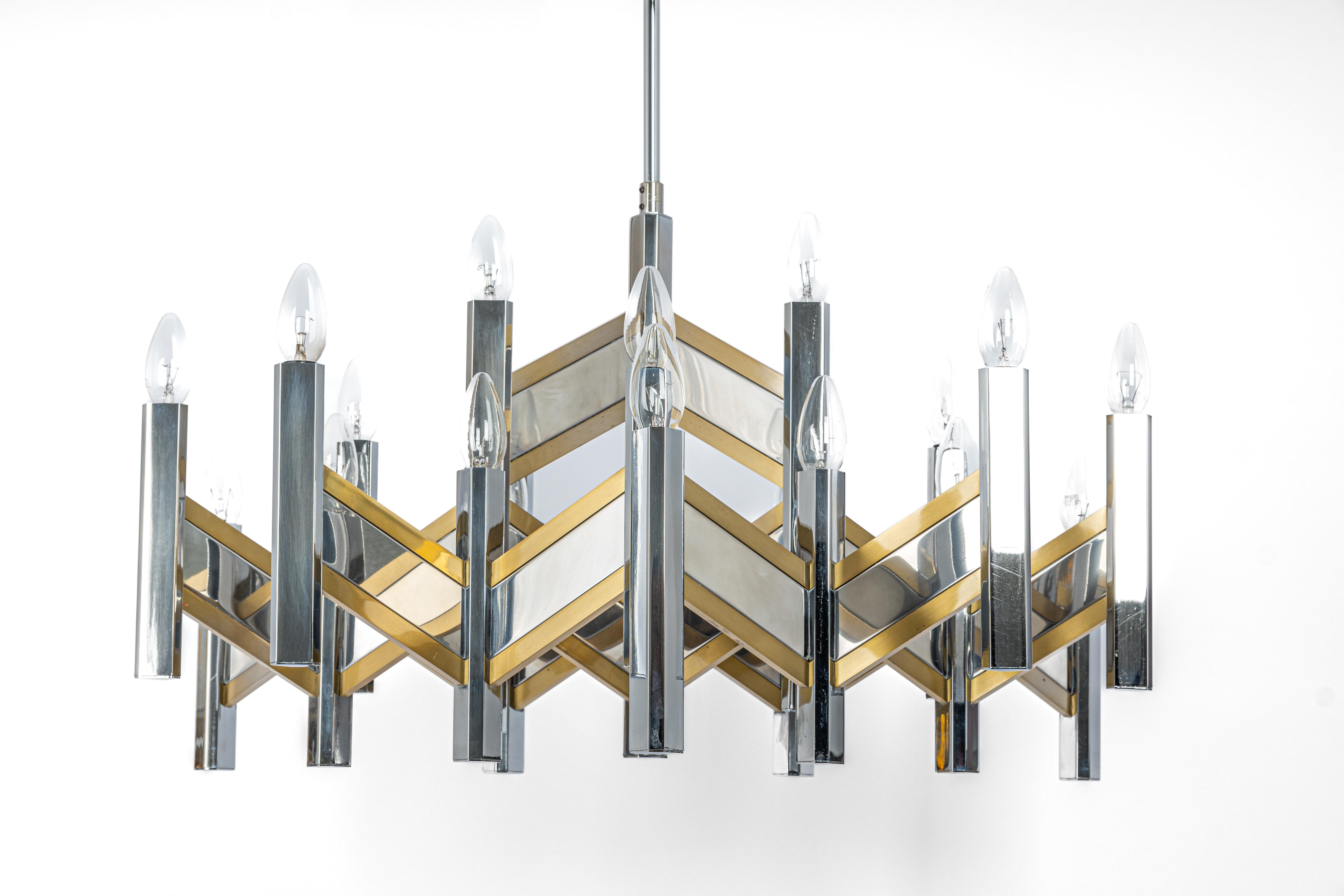 Stunning huge chandelier designed by Sciolari.
Brush brass and chrome
Best of the 1960s.
High quality and in very good condition. Cleaned, well-wired and ready to use. 

The fixture requires 21 x E14 standard bulbs with 40W max each.
Light