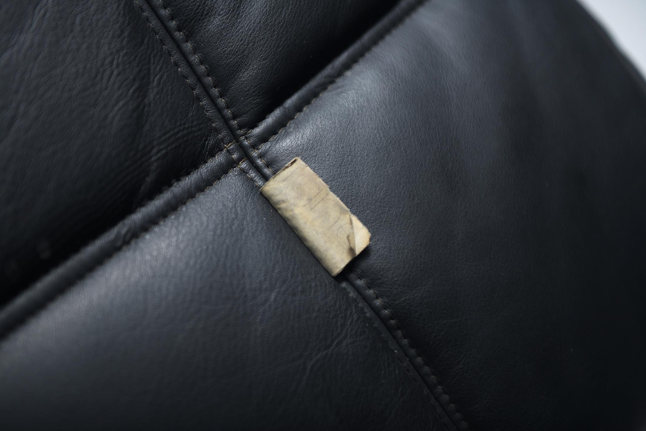 Superbe canapé Kashima en cuir noir 1985 par Michel Ducaroy - Ligne Roset France en vente 8