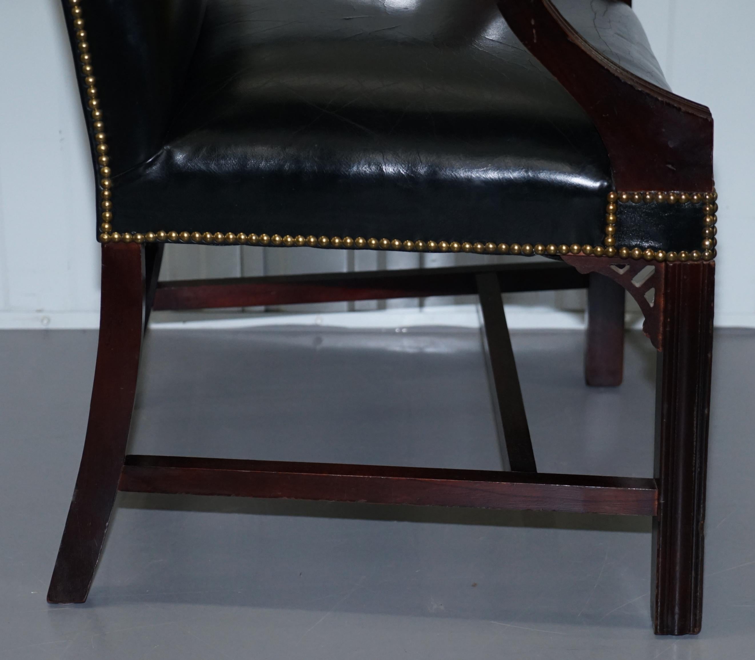 Superbe fauteuil en cuir noir Thomas Chippendale Style Gainsborough Carver en vente 7