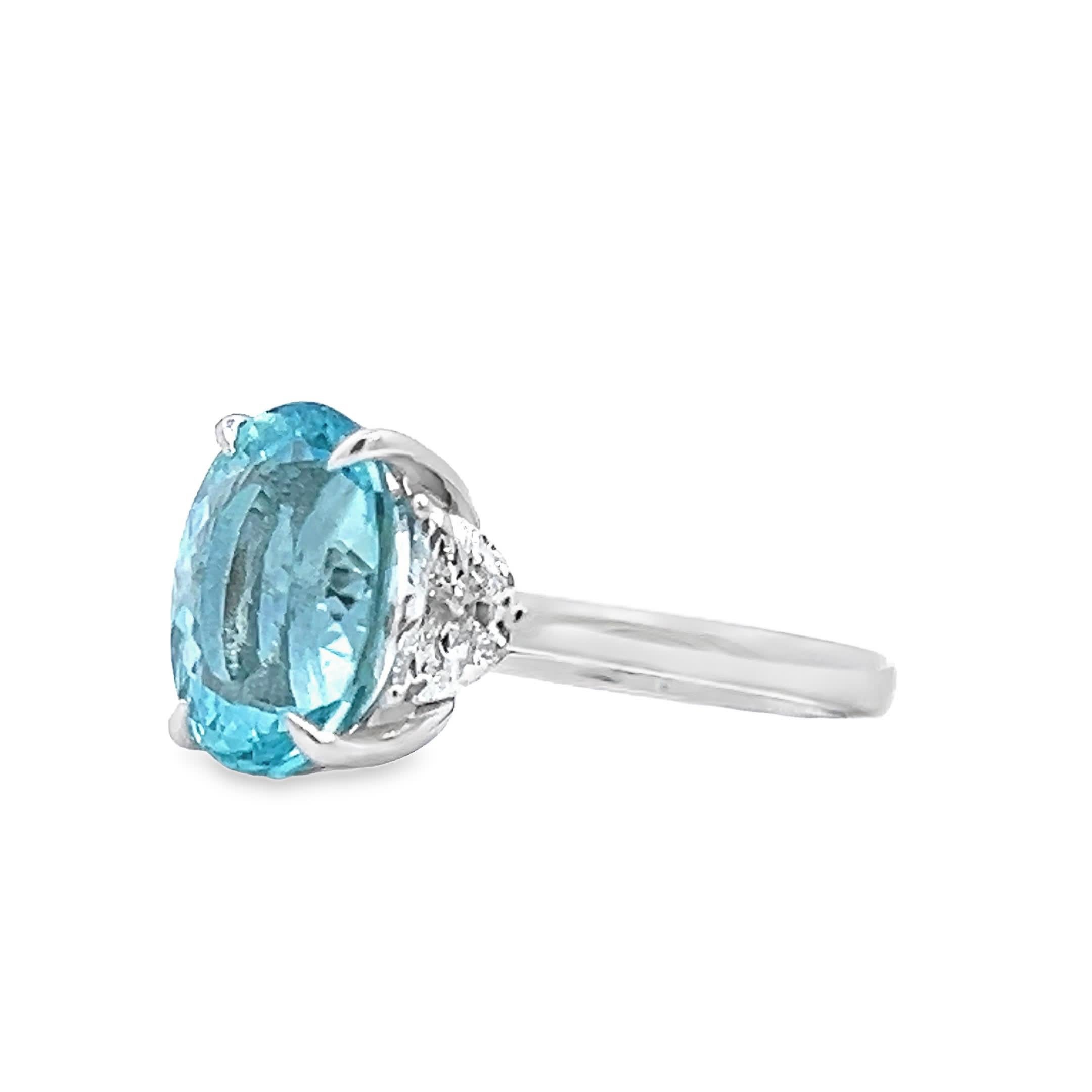 Stunning Blue Gemstone Ring In New Condition For Sale In Great Neck Plaza, NY