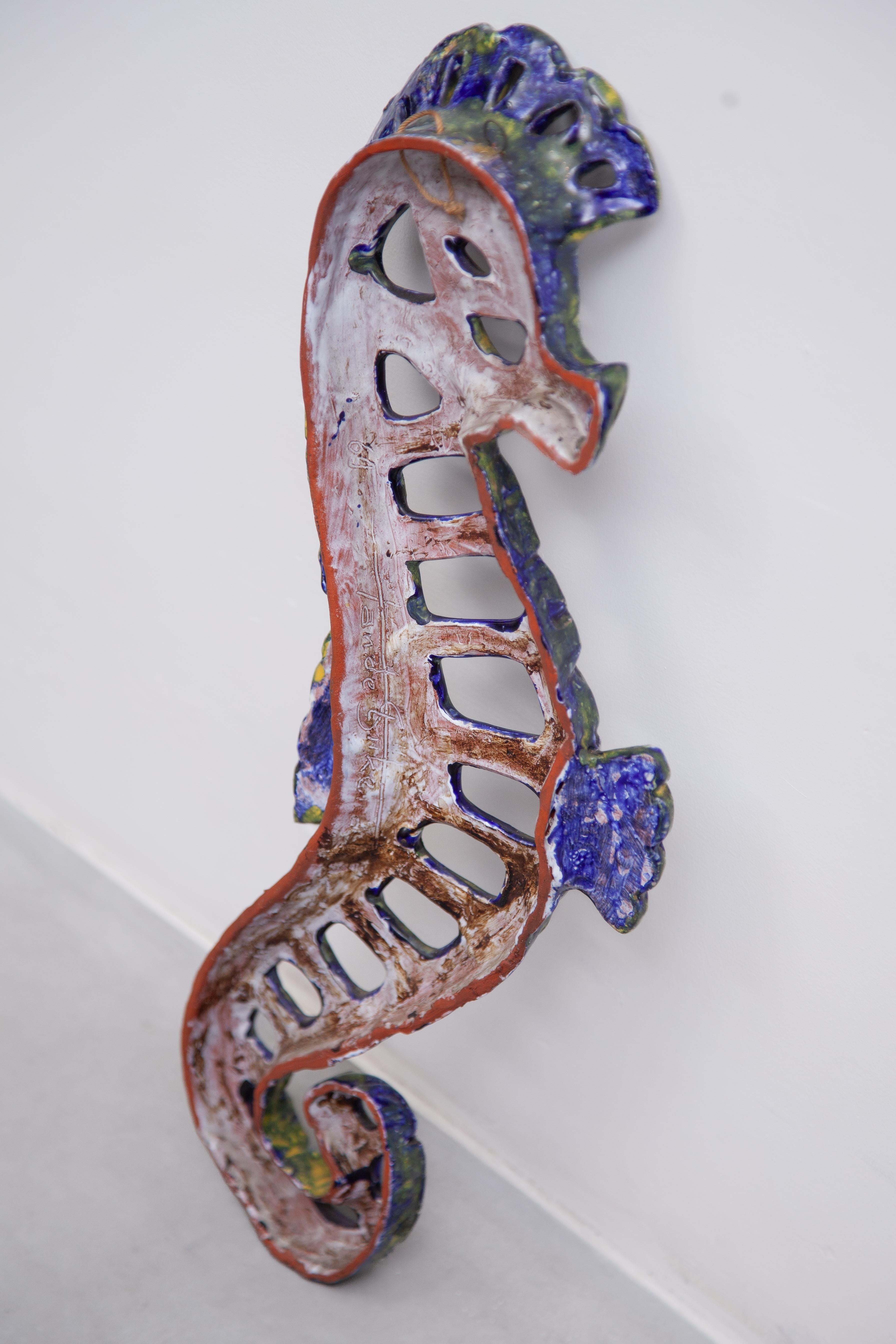 Impresionante escultura de pared Caballito de mar esmaltado en azul, años 70 en venta 1