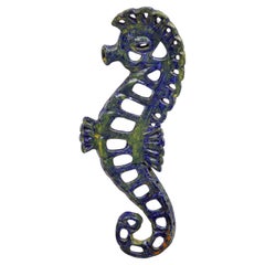 Splendida scultura da parete a forma di cavalluccio marino smaltato blu, anni '70