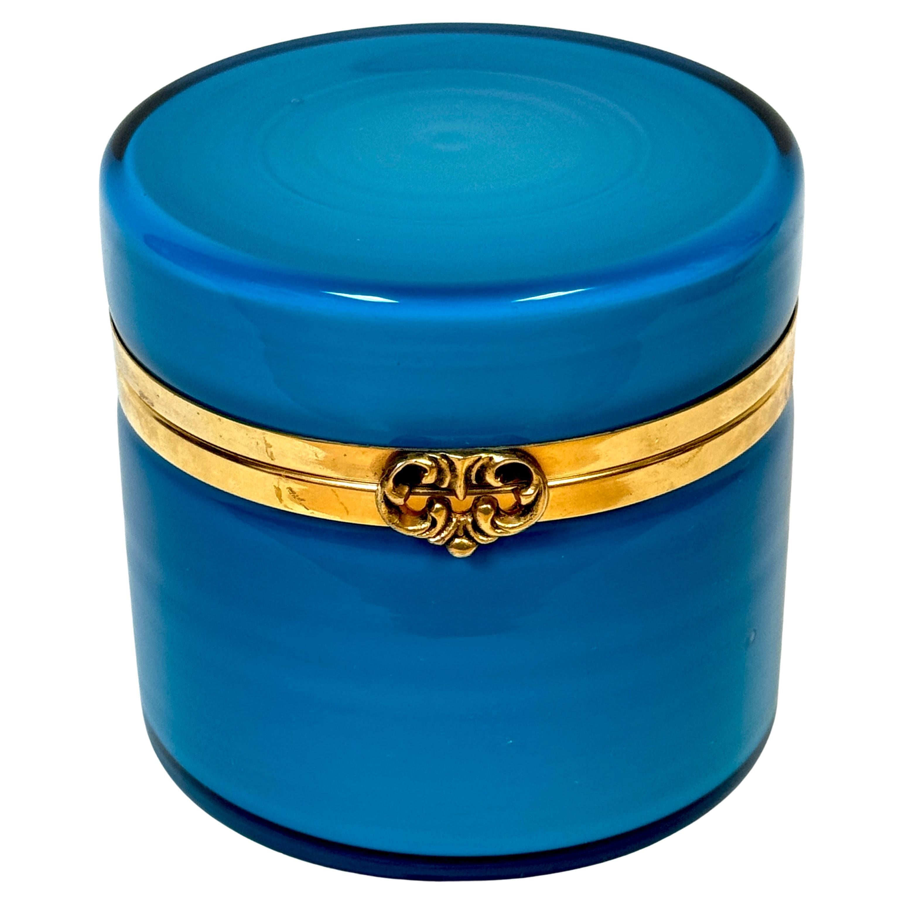 Impresionante Caja de Mesa Redonda Montada de Cristal de Murano Azul Ormolu en venta