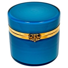 Impresionante Caja de Mesa Redonda Montada de Cristal de Murano Azul Ormolu