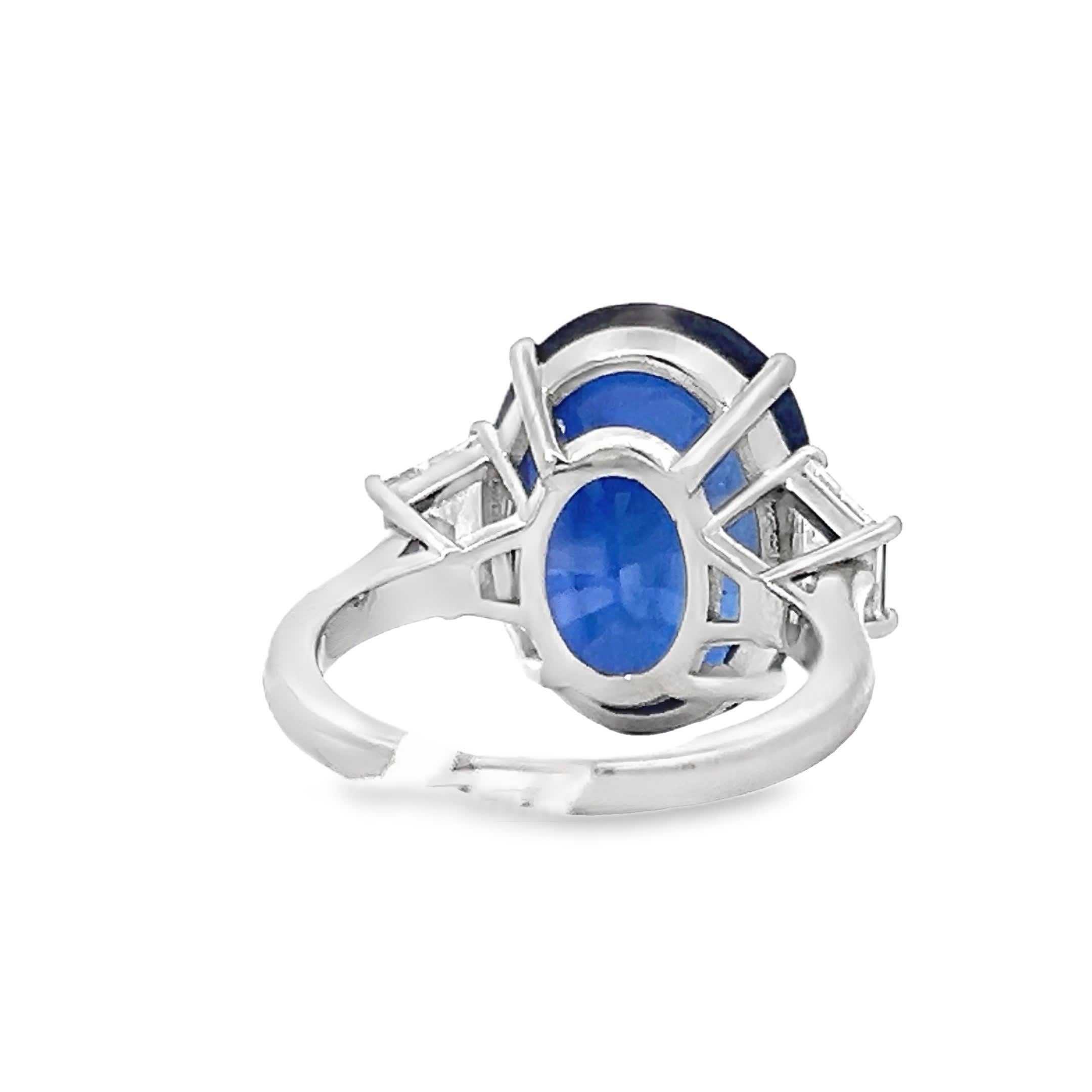 Atemberaubender blauer Saphir-Ring im Zustand „Neu“ im Angebot in Great Neck Plaza, NY