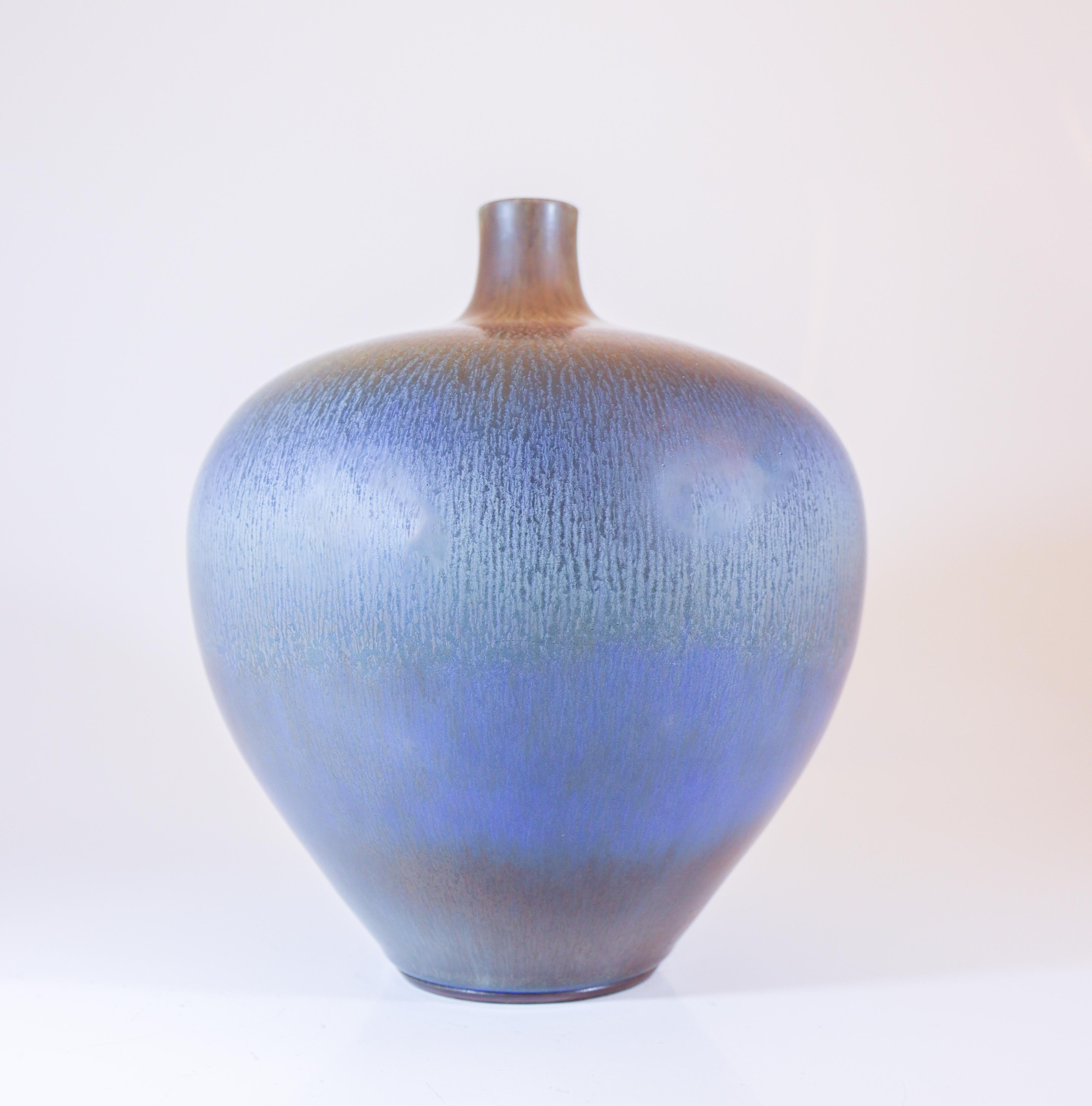 Grès porcellanato Stunning Blue Stoneware Vase, Berndt Friberg, Gustavsberg 1963 in vendita
