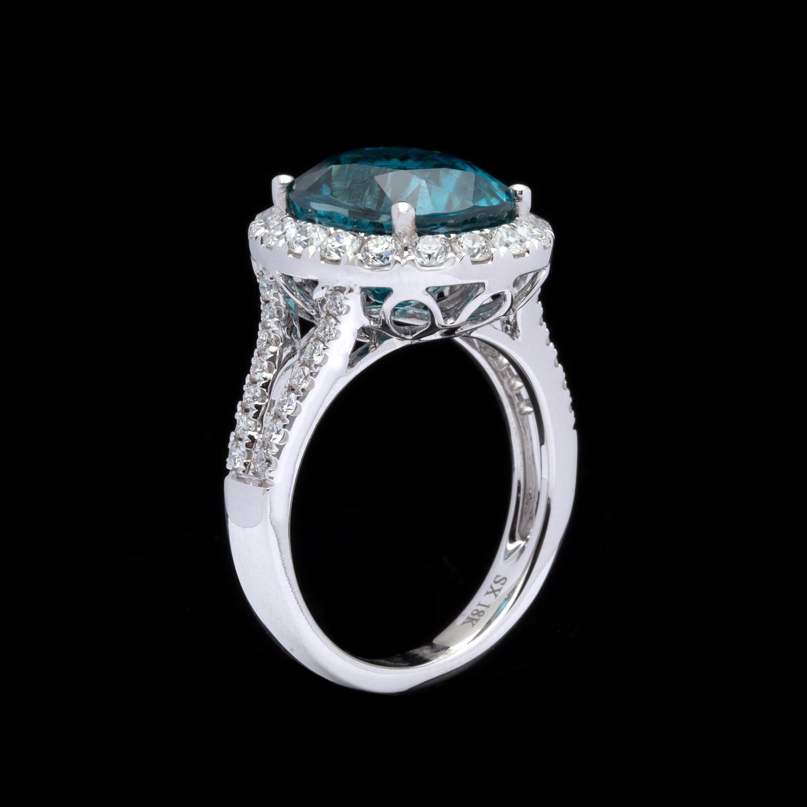 Stunning Blue Zircon and Diamond Ring In Excellent Condition In San Francisco, CA