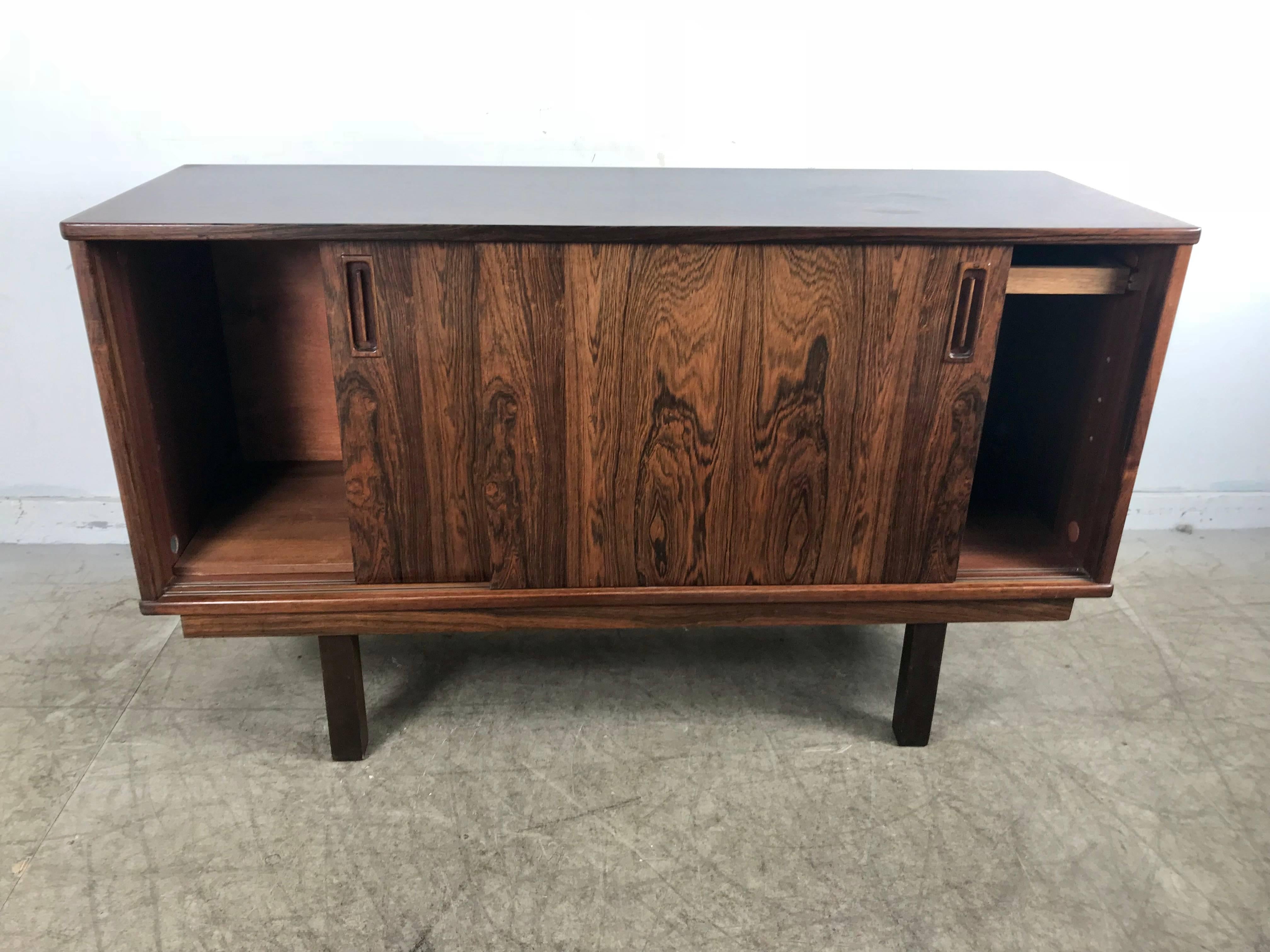 Stunning Bookmatch Rosewood Credenza, Cabinet by Drylund Denmark In Good Condition In Buffalo, NY
