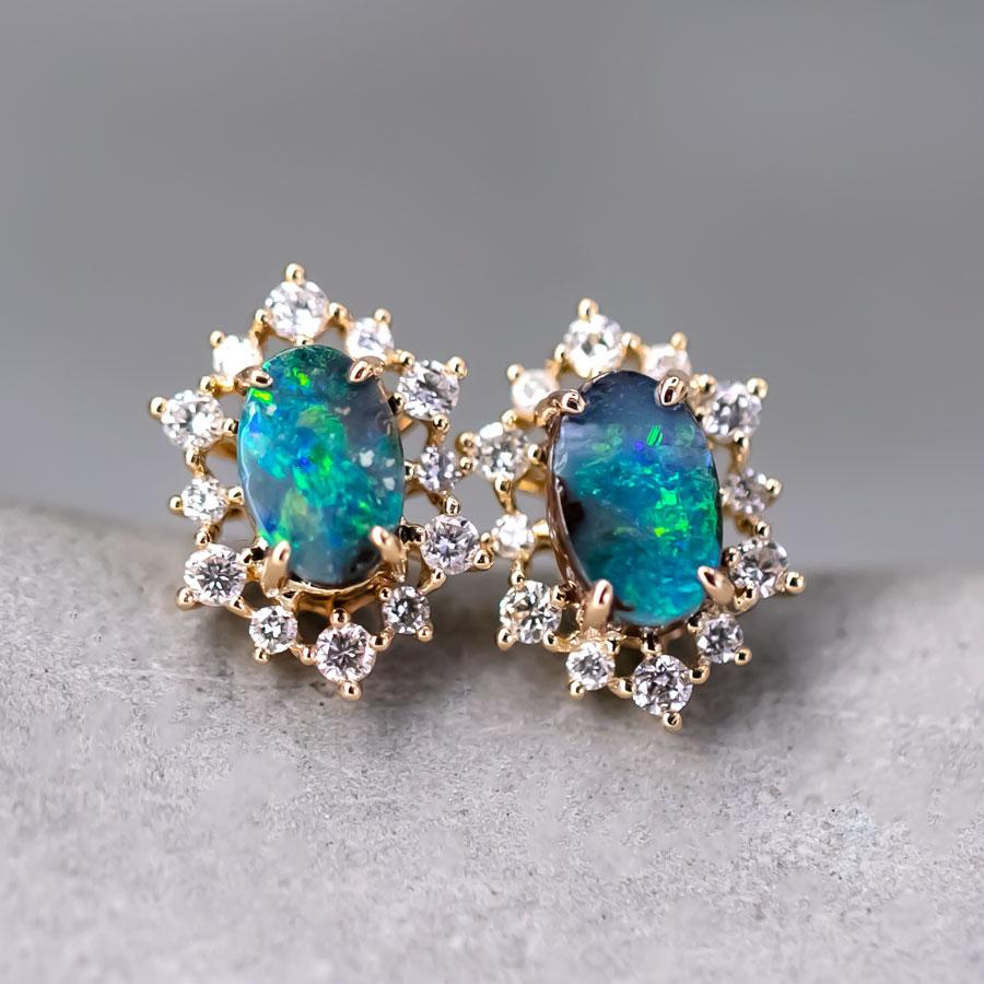 Splendidi orecchini australiani con opale Boulder e diamanti a raggiera in oro giallo 18 carati.


Spedizione nazionale gratuita USPS di prima classe!  Garanzia limitata di un anno gratuita!  Borsa o scatola regalo in omaggio con ogni