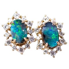 Boucles d'oreilles en or jaune 18k avec Opale de Boulder et Halo de Diamants