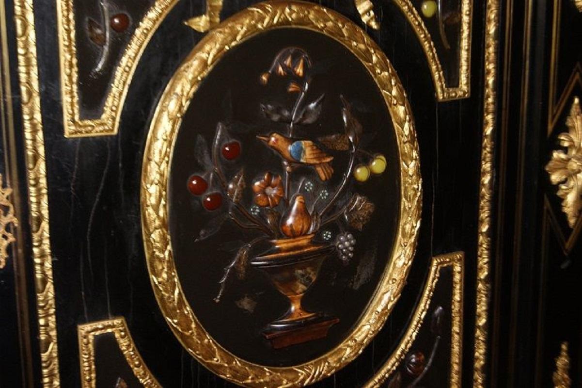 Stunning Boulle Sideboard with Bronzes and Hard Stones from the 1800s In Good Condition For Sale In Barletta, IT