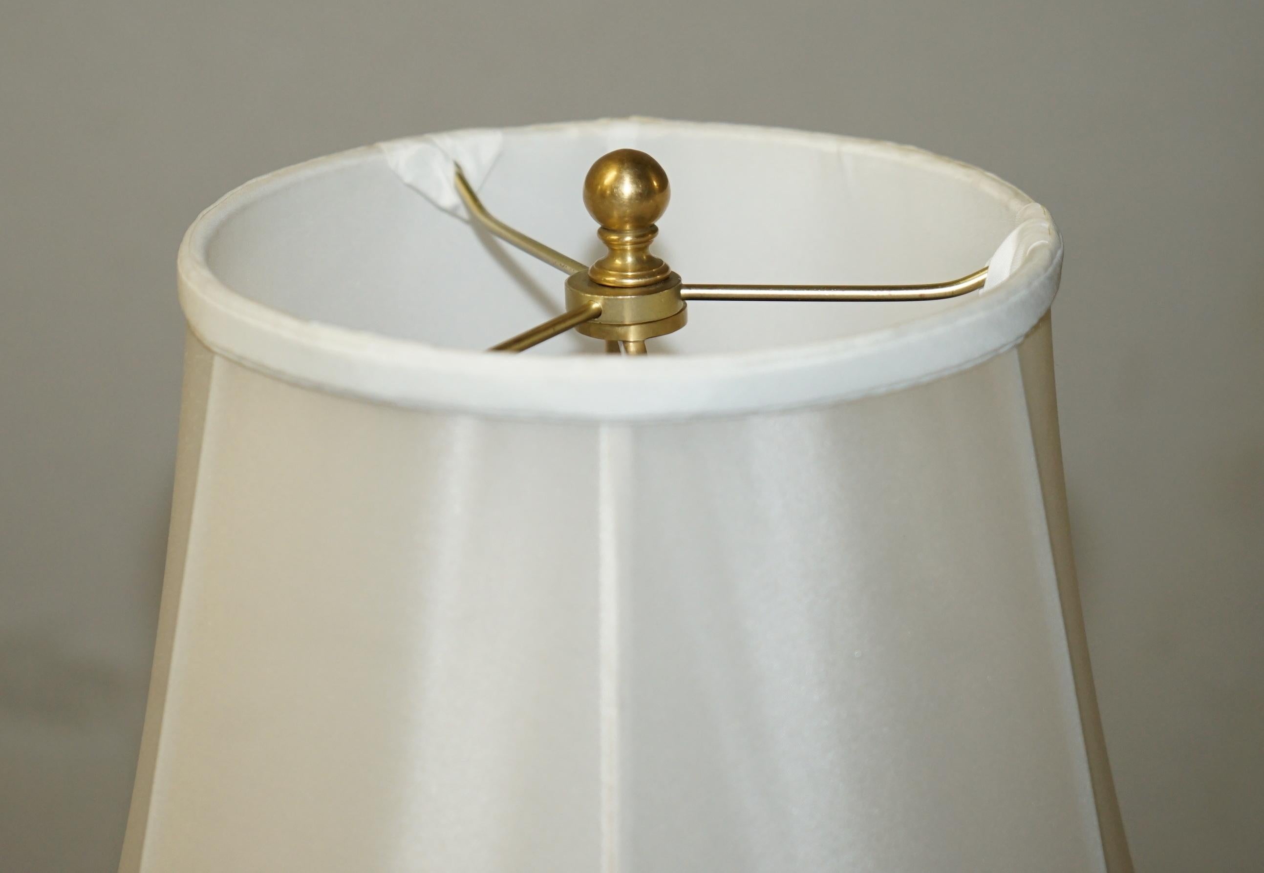 Superbe lampe de bureau haute en laiton Ralph Lauren doré et tournée, neuve et de qualité en vente 3