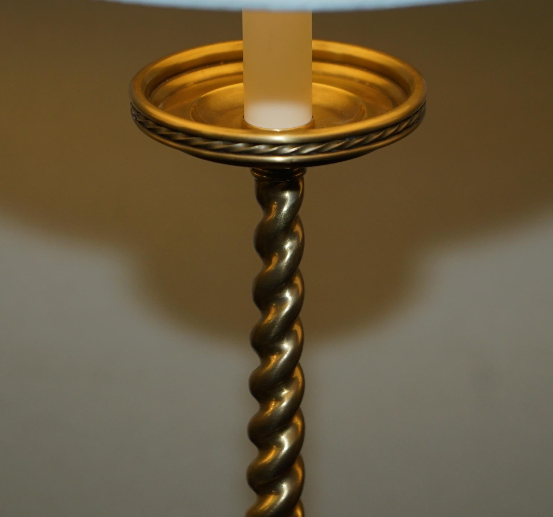 Superbe lampe de bureau haute en laiton Ralph Lauren doré et tournée, neuve et de qualité en vente 10