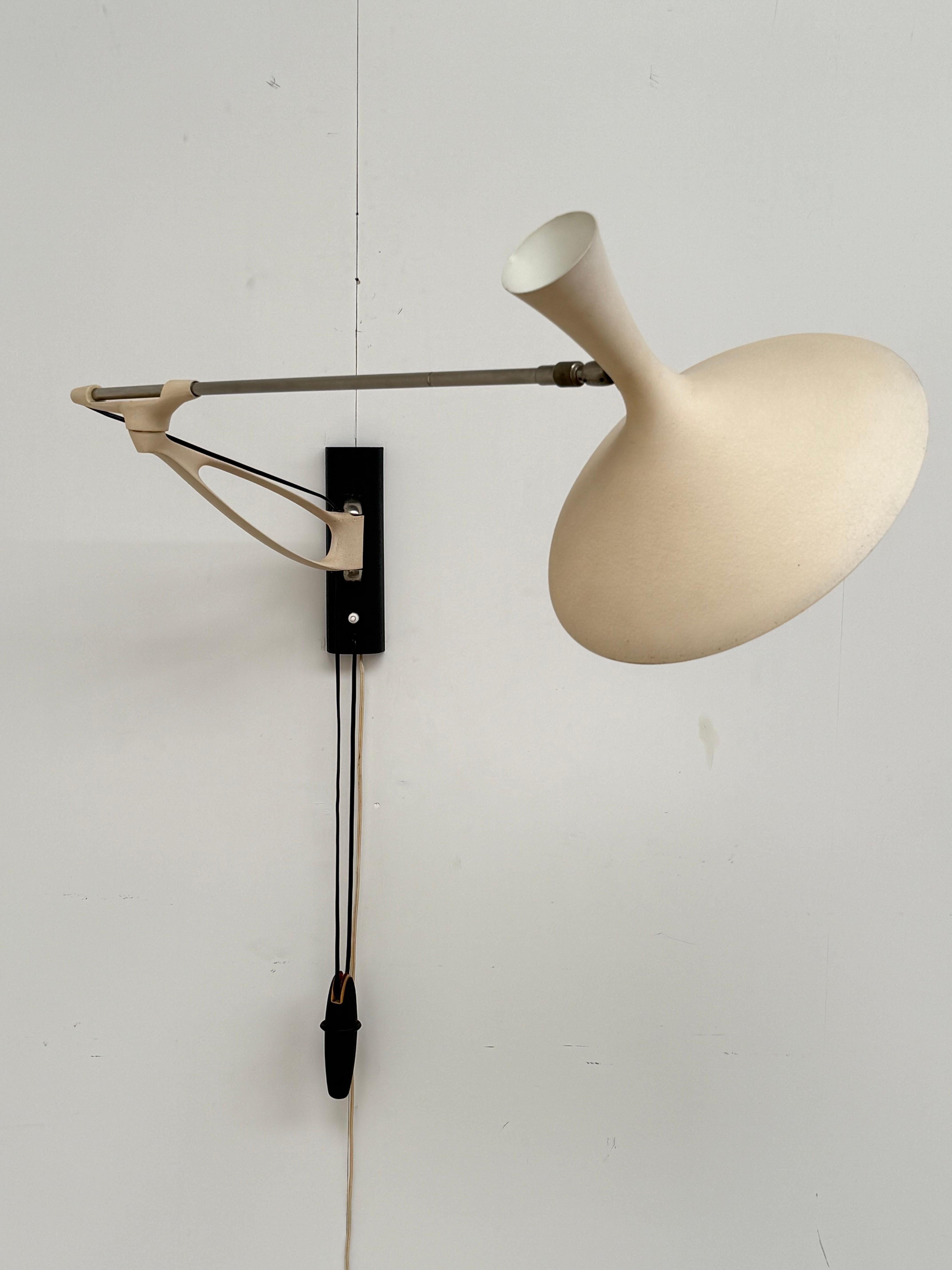 Impresionante aplique de pared de contrapeso con brazo oscilante de latón de los años 50 de Cosack Leuchten en venta 3