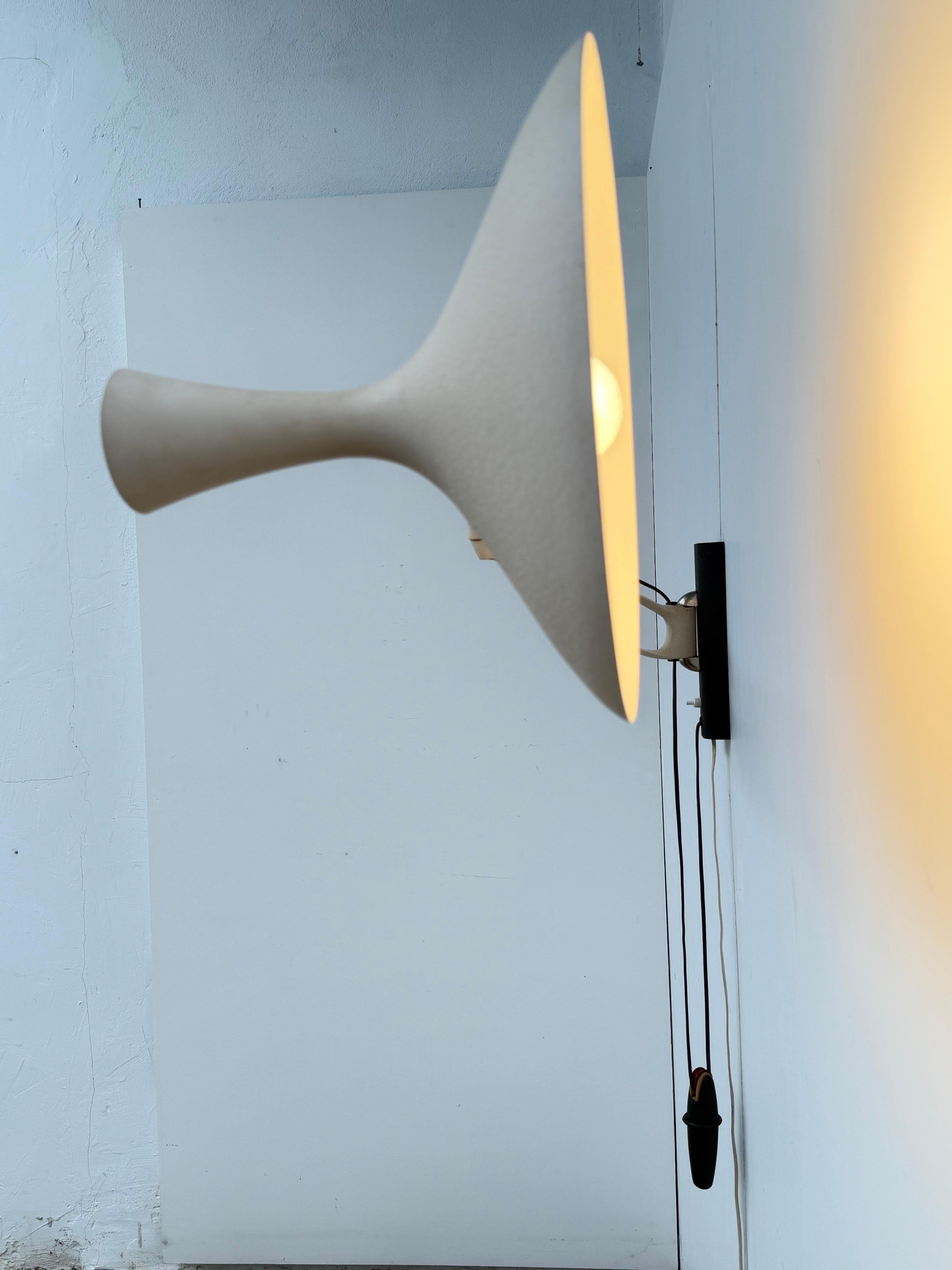 Impresionante aplique de pared de contrapeso con brazo oscilante de latón de los años 50 de Cosack Leuchten en venta 4