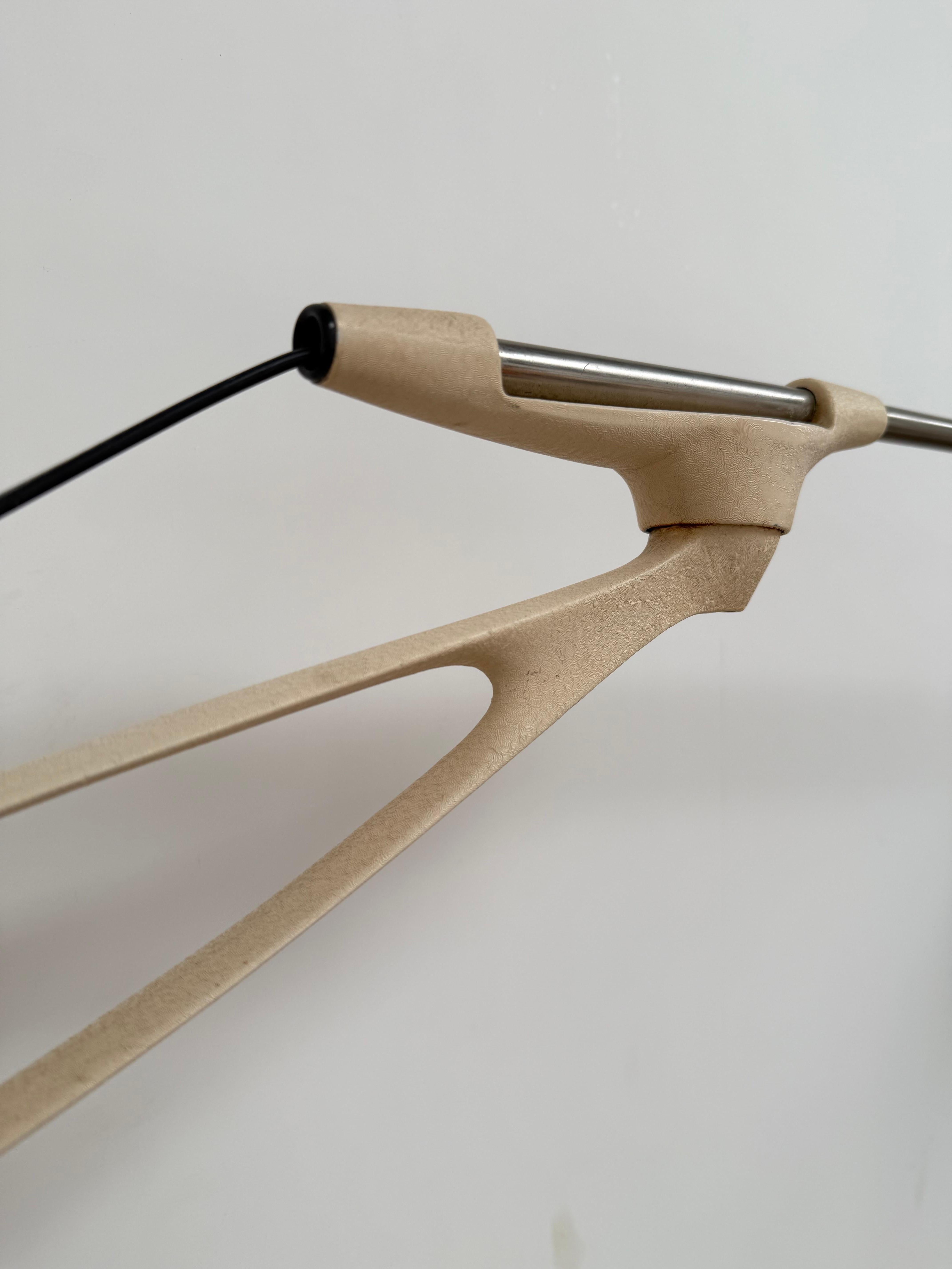 Impresionante aplique de pared de contrapeso con brazo oscilante de latón de los años 50 de Cosack Leuchten en venta 5