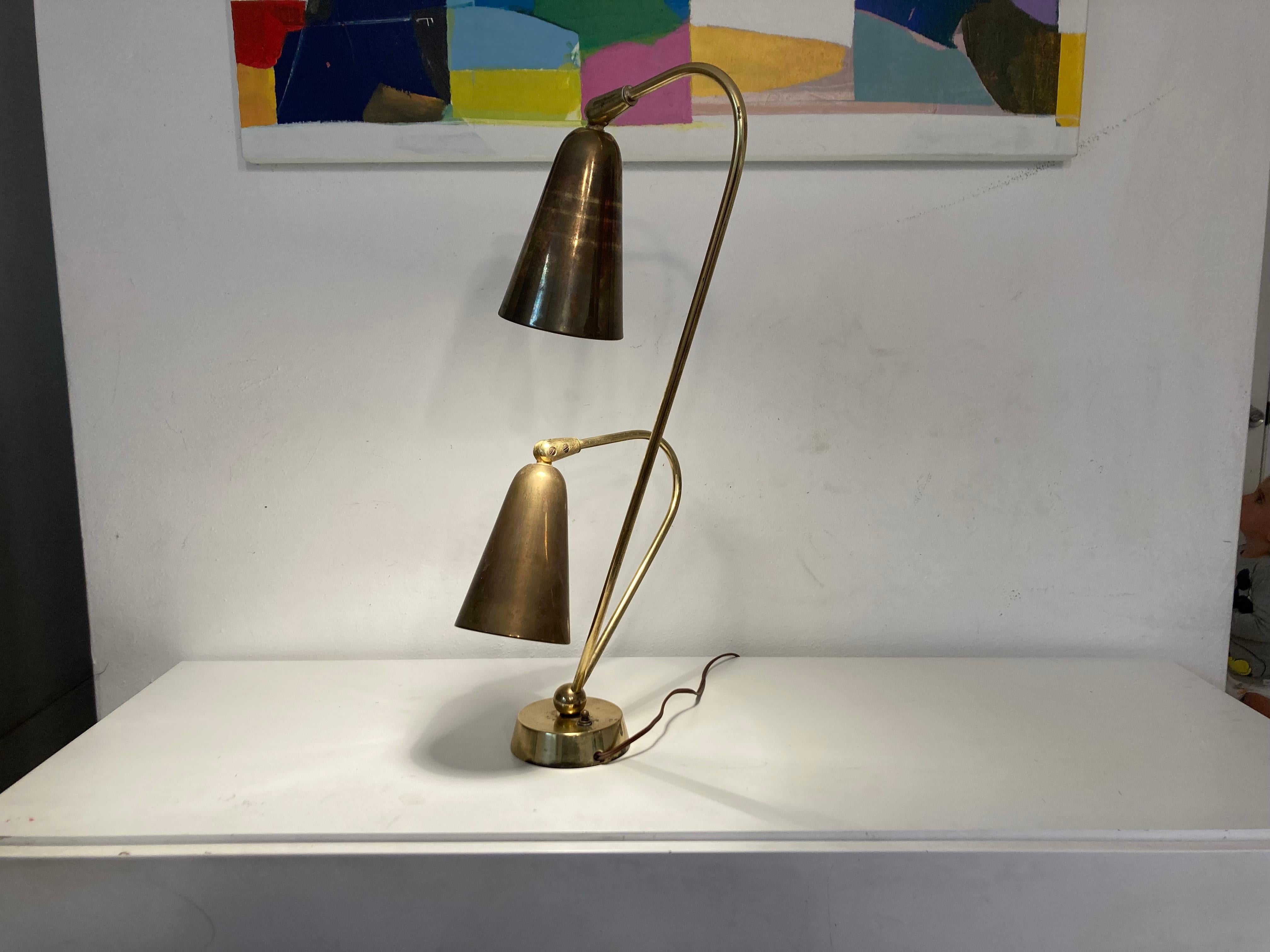 Superbe lampe de bureau en laiton dans le style de Paavo Tynell, États-Unis, années 1950 6