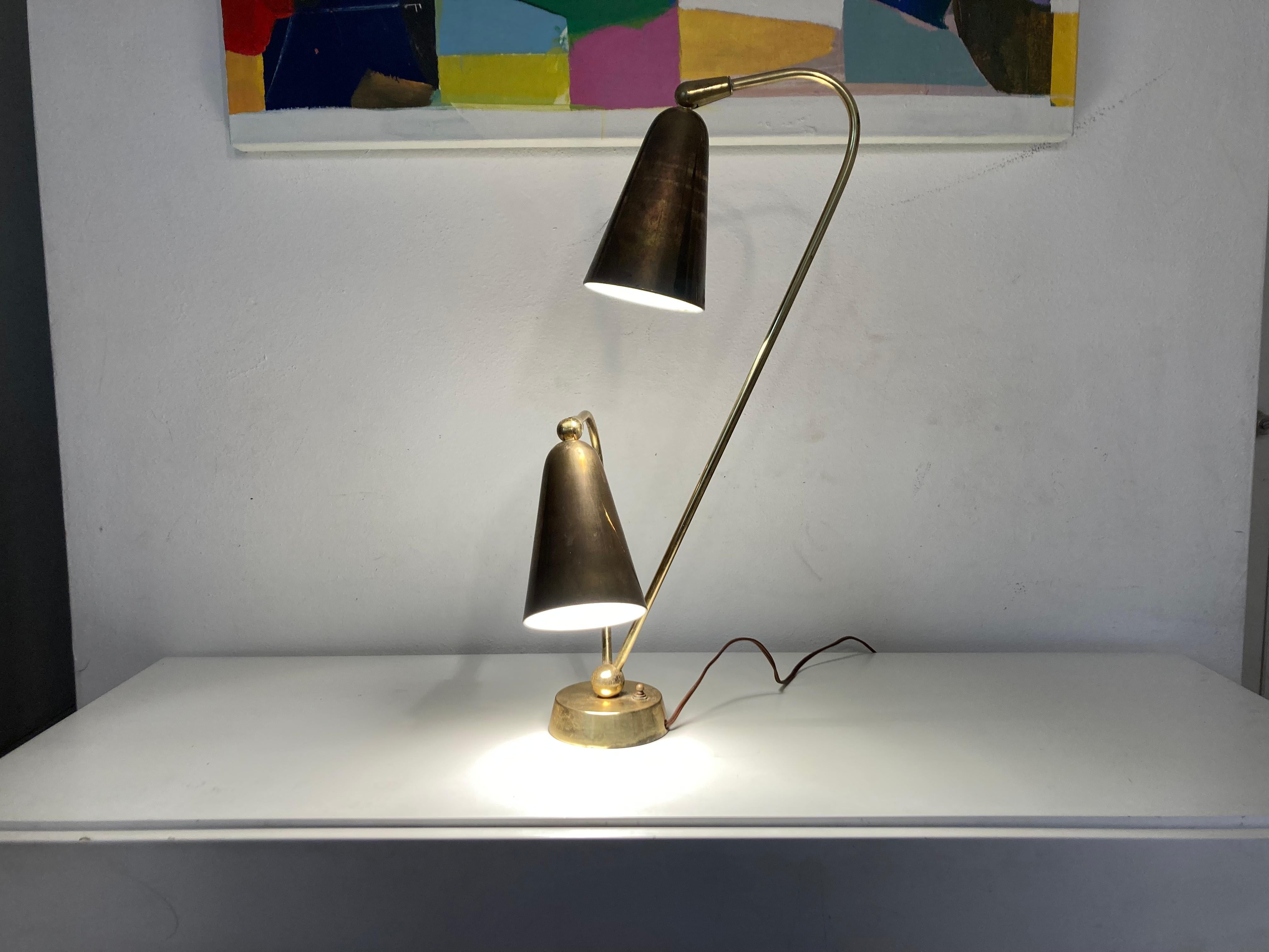 Superbe lampe de bureau en laiton dans le style de Paavo Tynell, États-Unis, années 1950 7