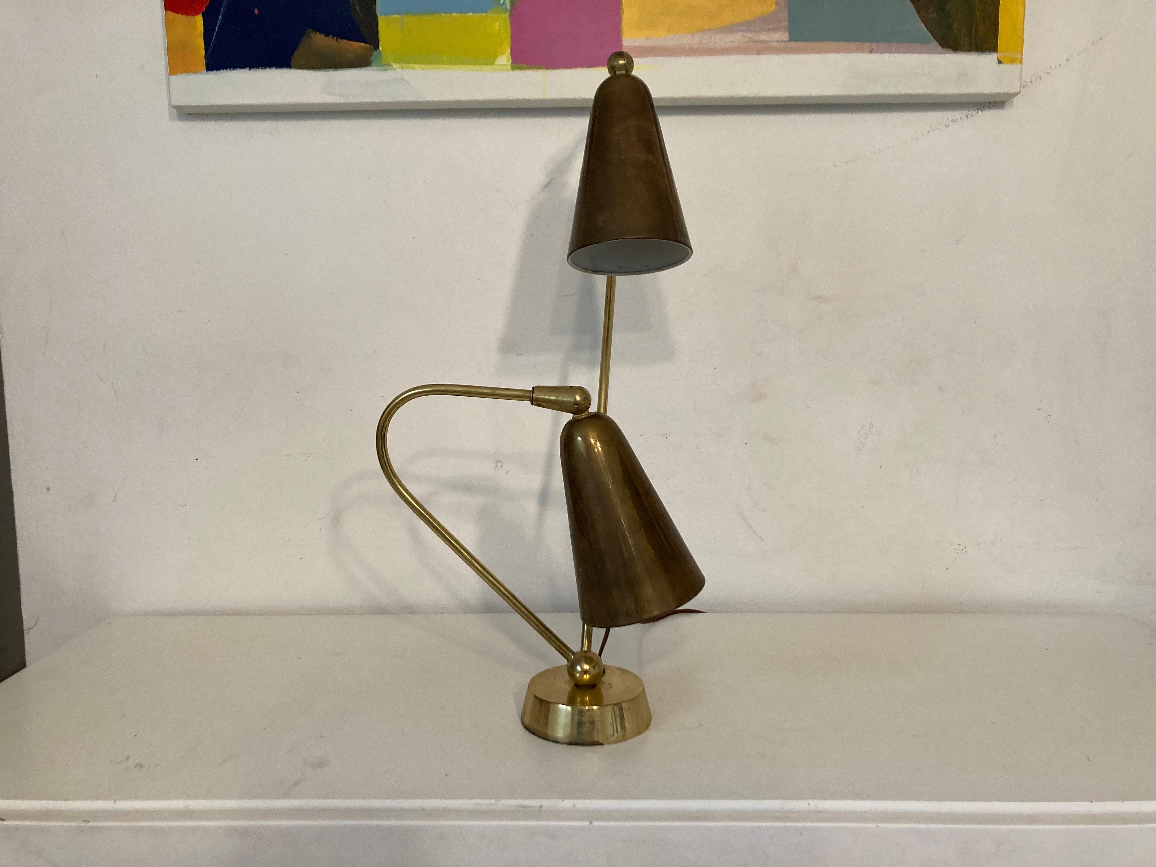 Superbe lampe de bureau en laiton dans le style de Paavo Tynell, États-Unis, années 1950 10