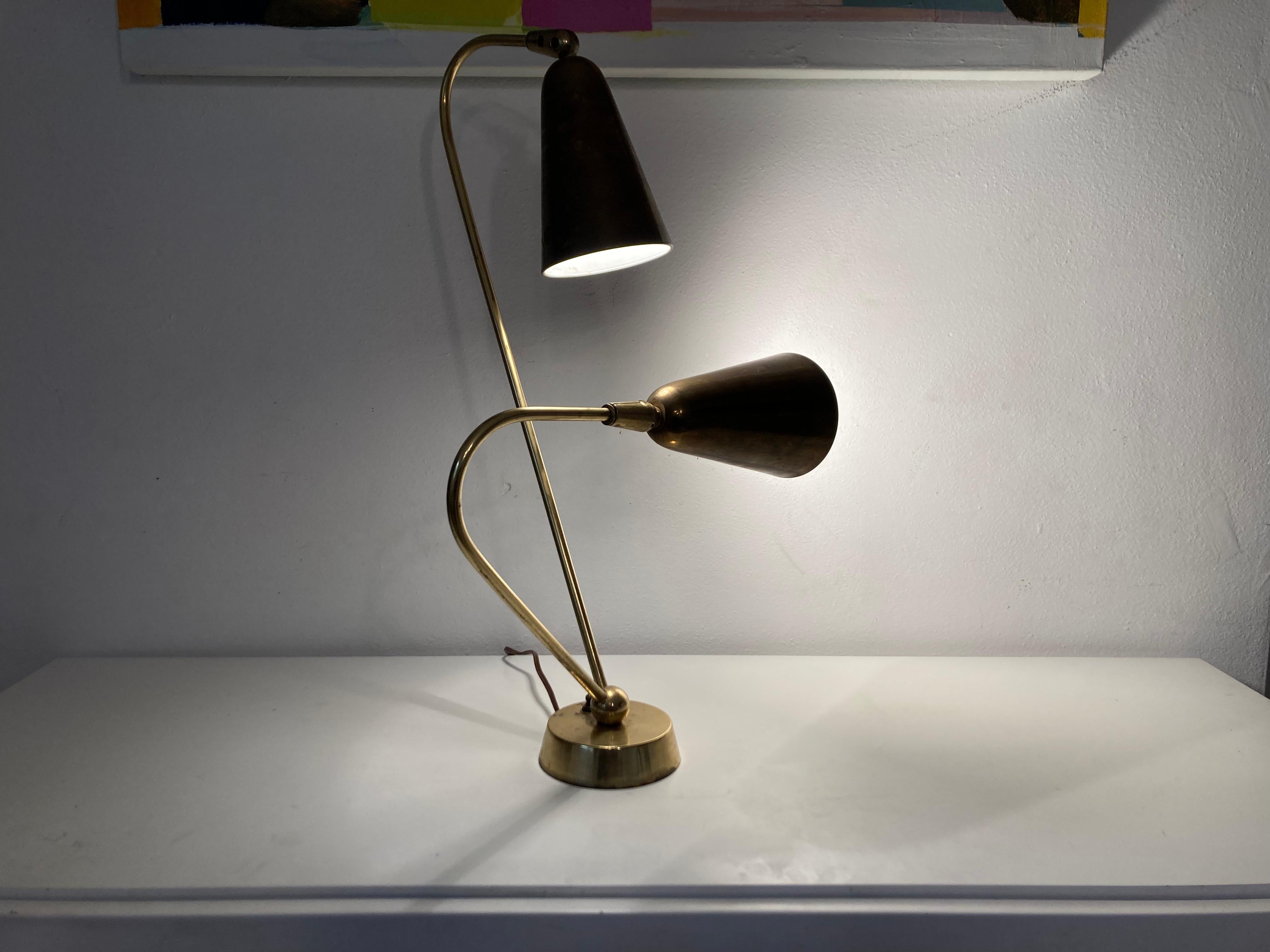 Superbe lampe de bureau en laiton dans le style de Paavo Tynell, États-Unis, années 1950 11