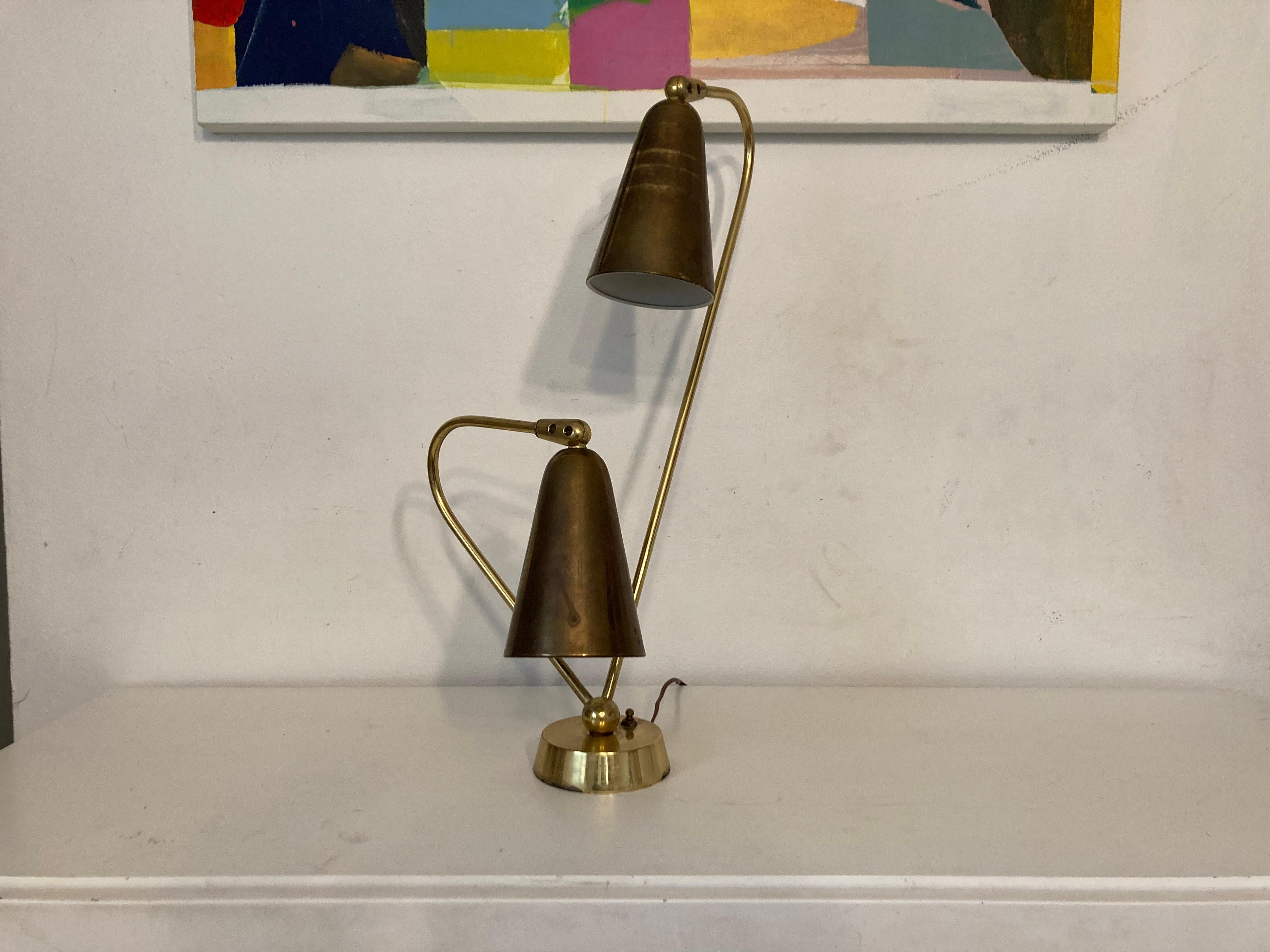 Superbe lampe de bureau en laiton dans le style de Paavo Tynell, États-Unis, années 1950 1