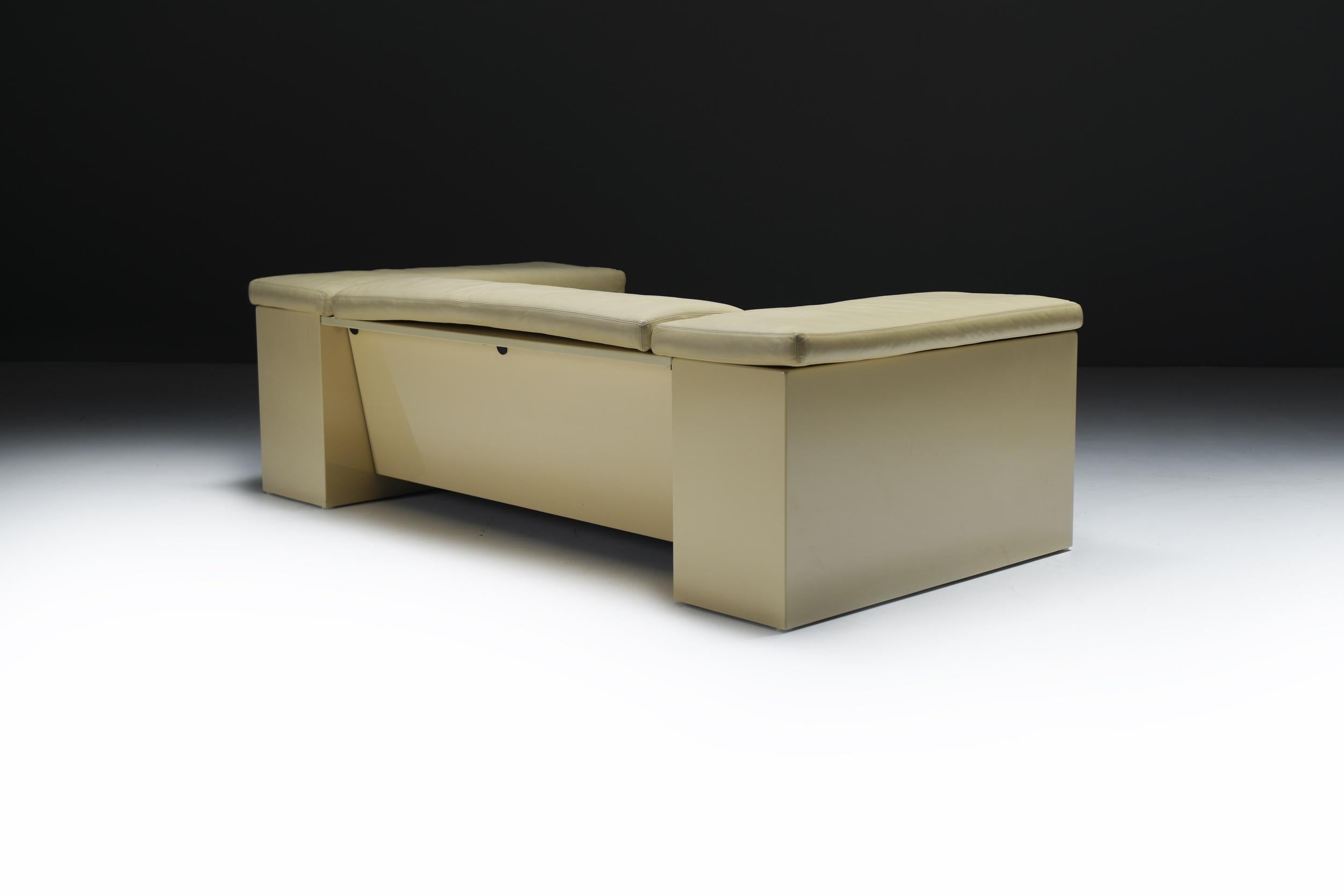 Stunning Brigadier sofa in very rare soft yellow by Cini Boeri for Knoll. Signed For Sale 4