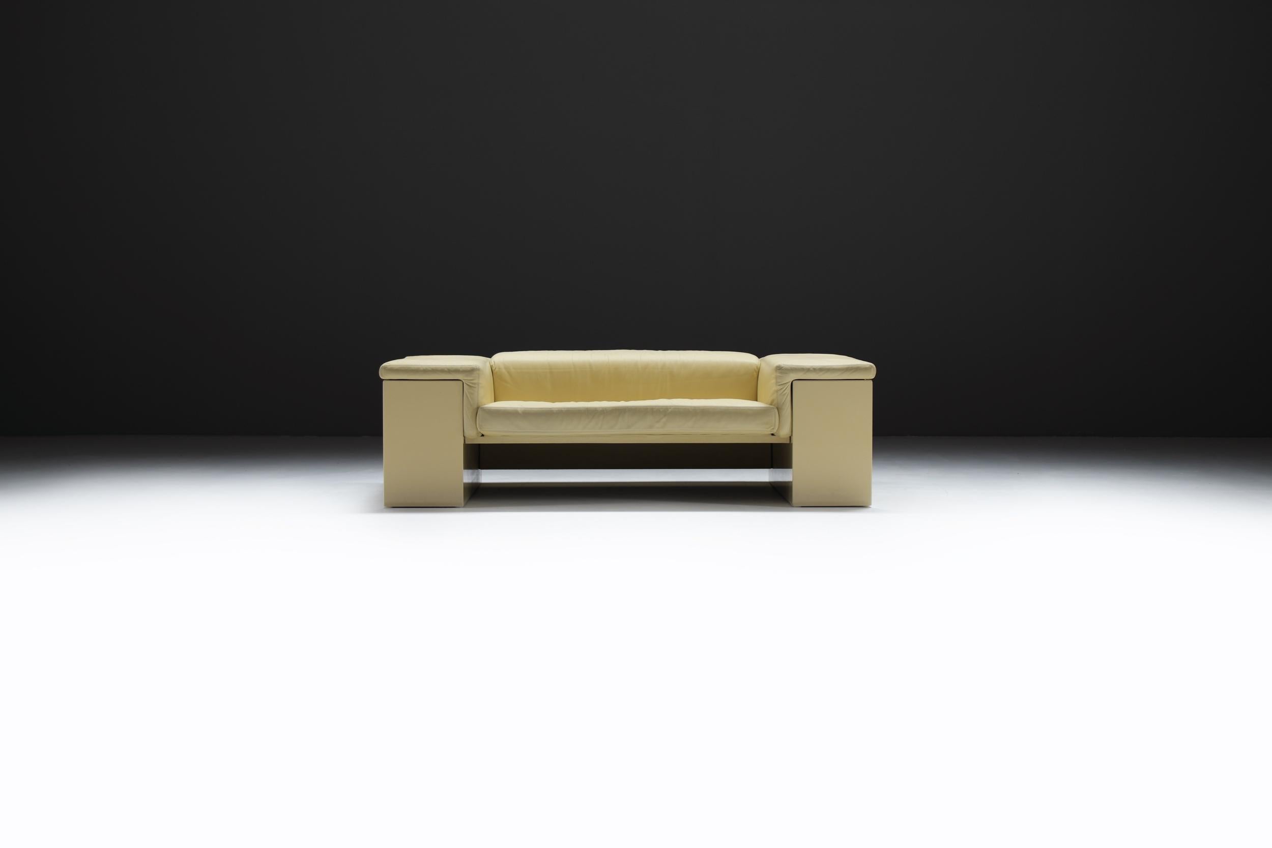
Cini Boeri for Knoll, 2-Seater Sofa, Model 'Brigadier', Leather, Lacquered Wood, Italy, Designed in 1976
Soft Yellow Cream Leather Architectural Sofa on a Geometric Lacquered Wooden Base

The ‘Brigadier’ sofa, designed by Cini Boeri for Knoll in