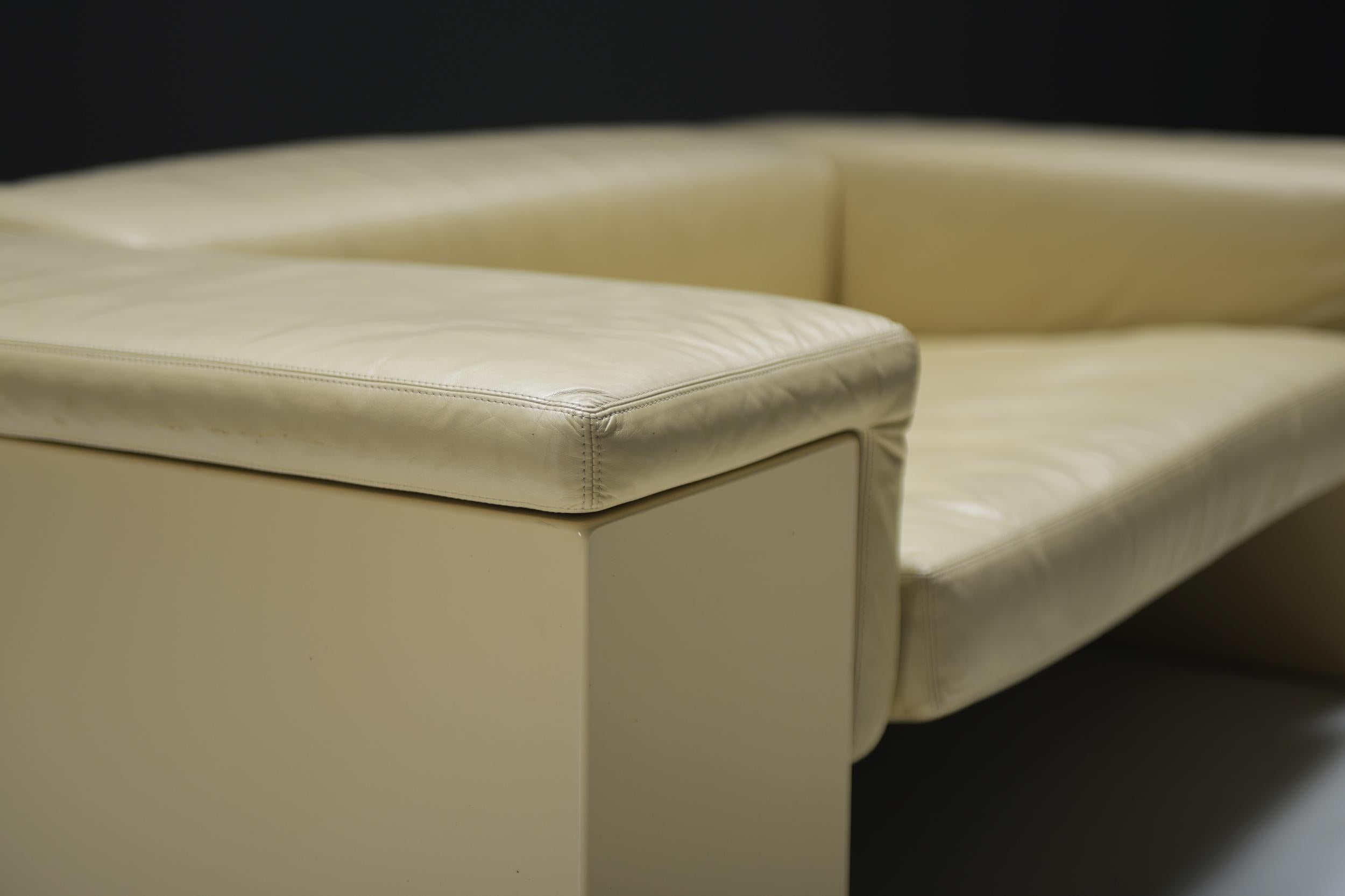 Stunning Brigadier sofa in very rare soft yellow by Cini Boeri for Knoll. Signed In Good Condition For Sale In Buggenhout, Oost-Vlaanderen