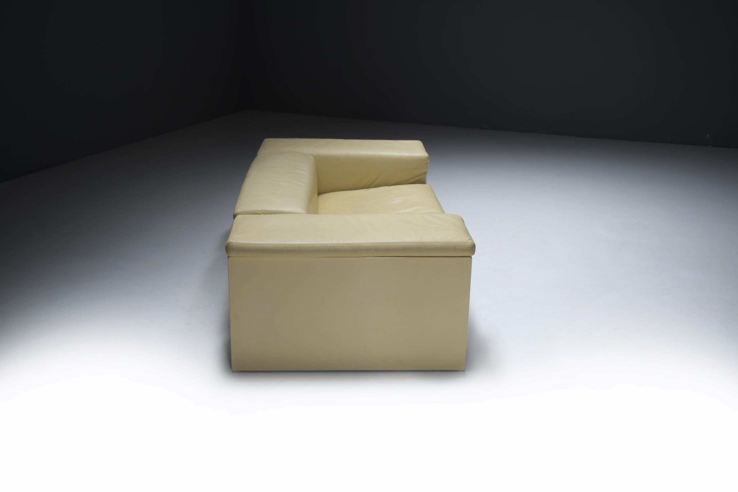 Leather Stunning Brigadier sofa in very rare soft yellow by Cini Boeri for Knoll. Signed For Sale