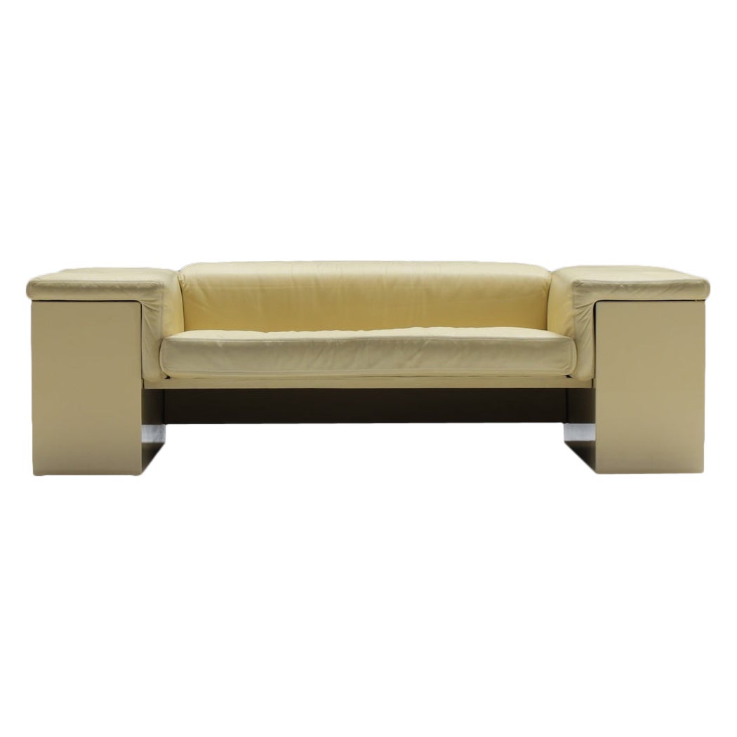 Stunning Brigadier sofa in very rare soft yellow by Cini Boeri for Knoll. Signed For Sale