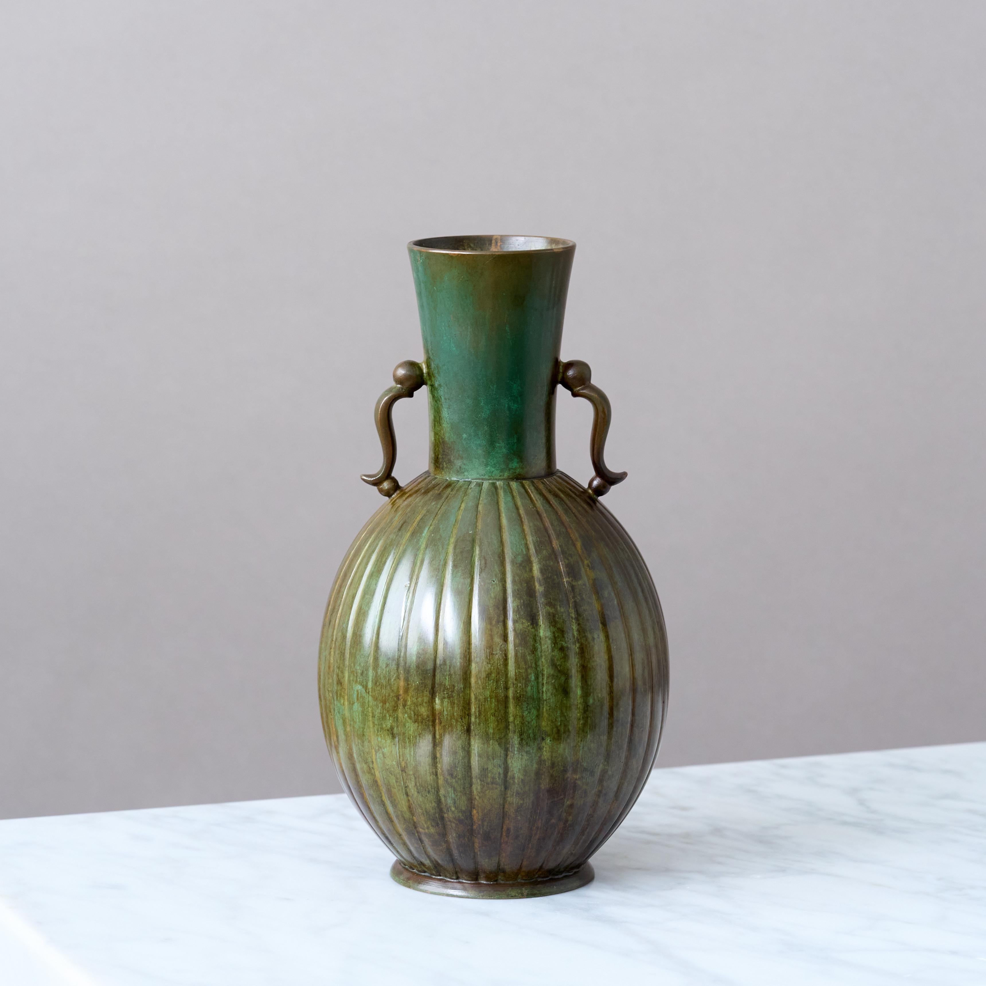 Svedese Stupendo vaso Art Deco in bronzo di GAB Guldsmedsaktiebolaget, Svezia, anni '30. in vendita