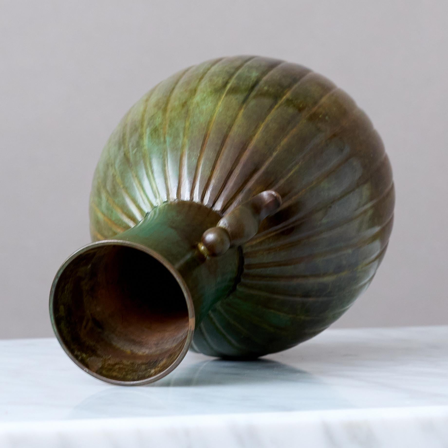 Stupendo vaso Art Deco in bronzo di GAB Guldsmedsaktiebolaget, Svezia, anni '30. In condizioni buone in vendita a Malmö, SE