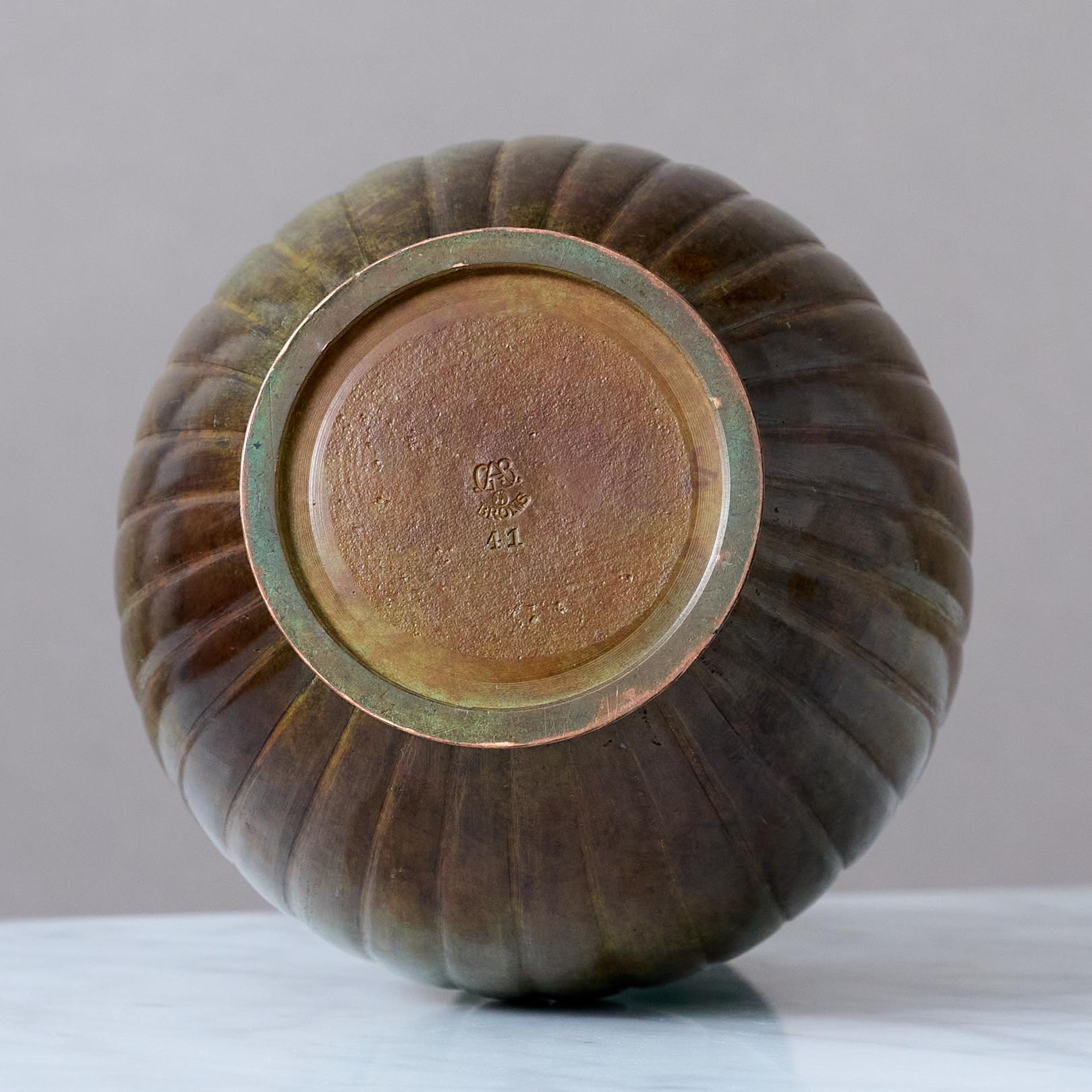 Metà XX secolo Stupendo vaso Art Deco in bronzo di GAB Guldsmedsaktiebolaget, Svezia, anni '30. in vendita