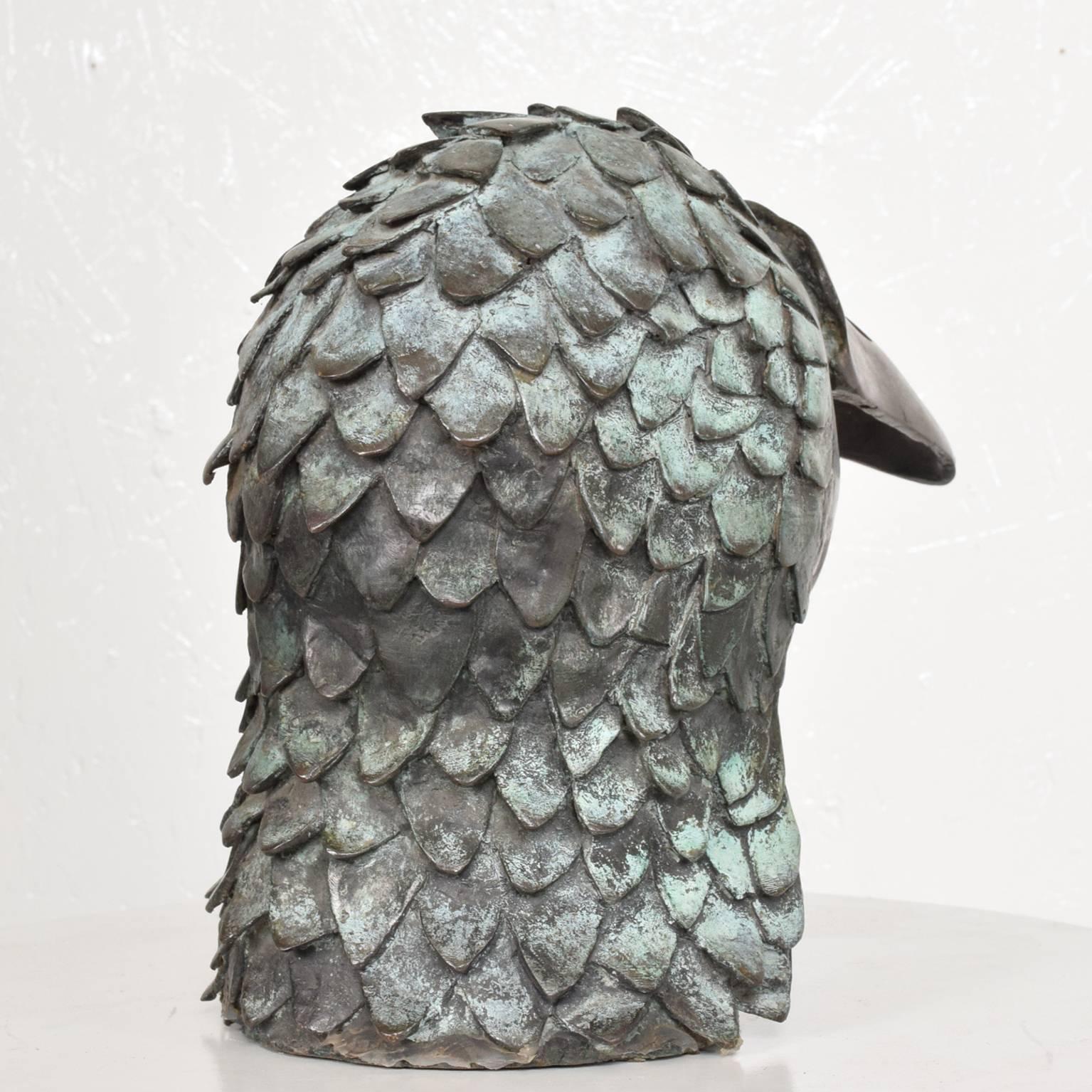 bird head sculpture