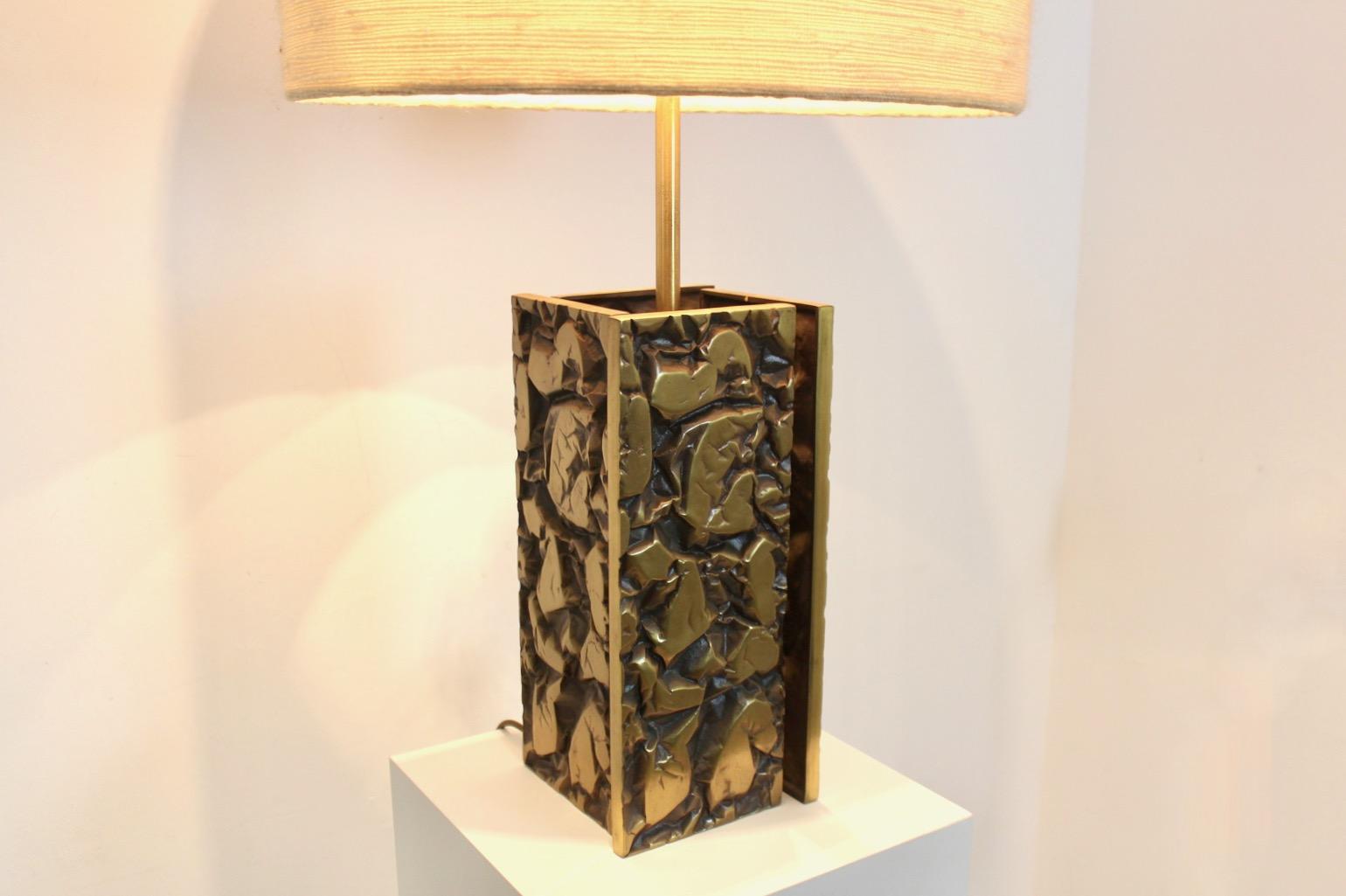 Stunning Brutalist Metal Sculptured Table Lamp with Raw Woolen Structured Shade For Sale 7