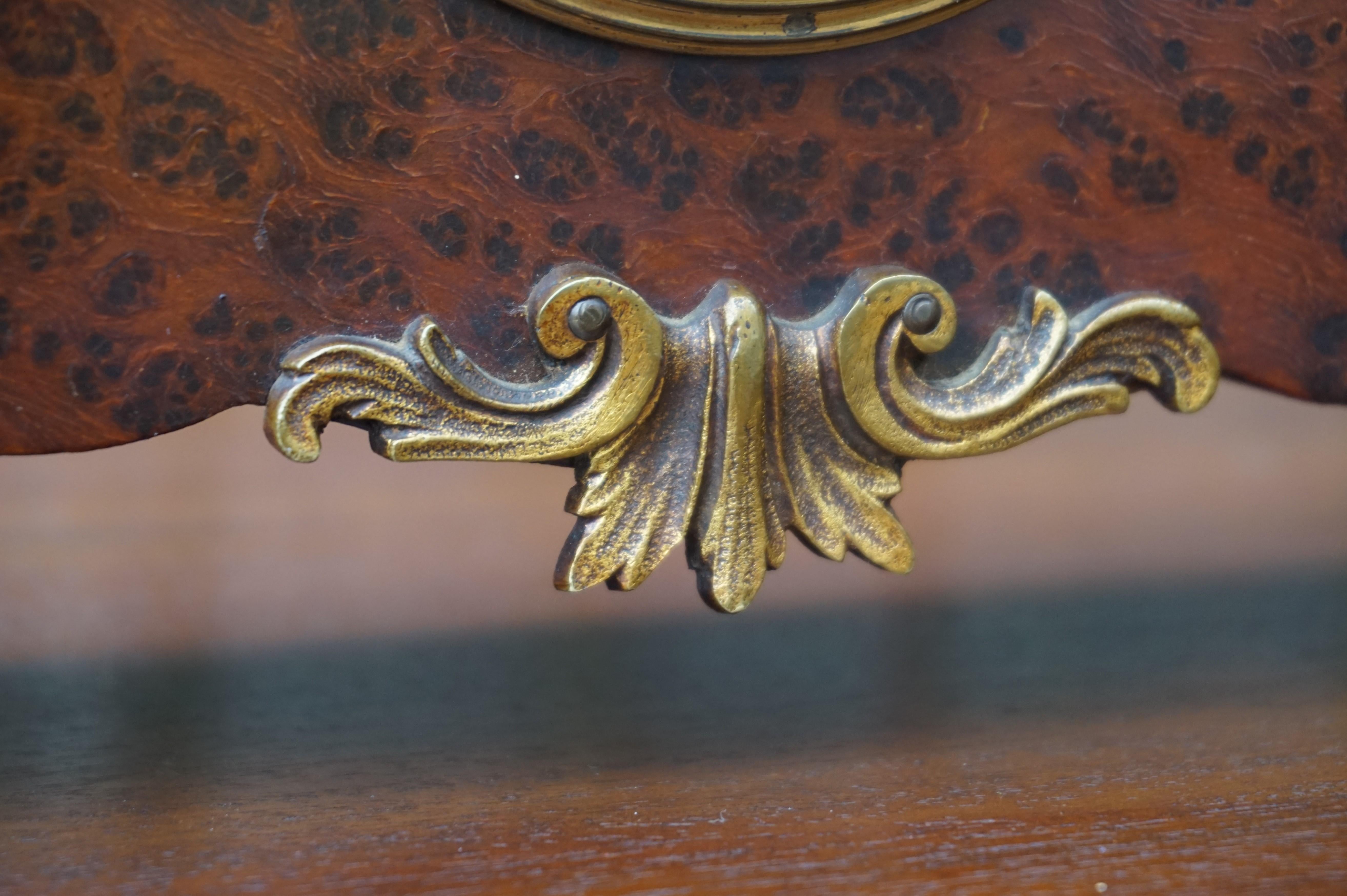 Stunning Burl Walnut Table or Mantel Clock with Stylish Bronze Feet & Ornaments In Excellent Condition In Lisse, NL