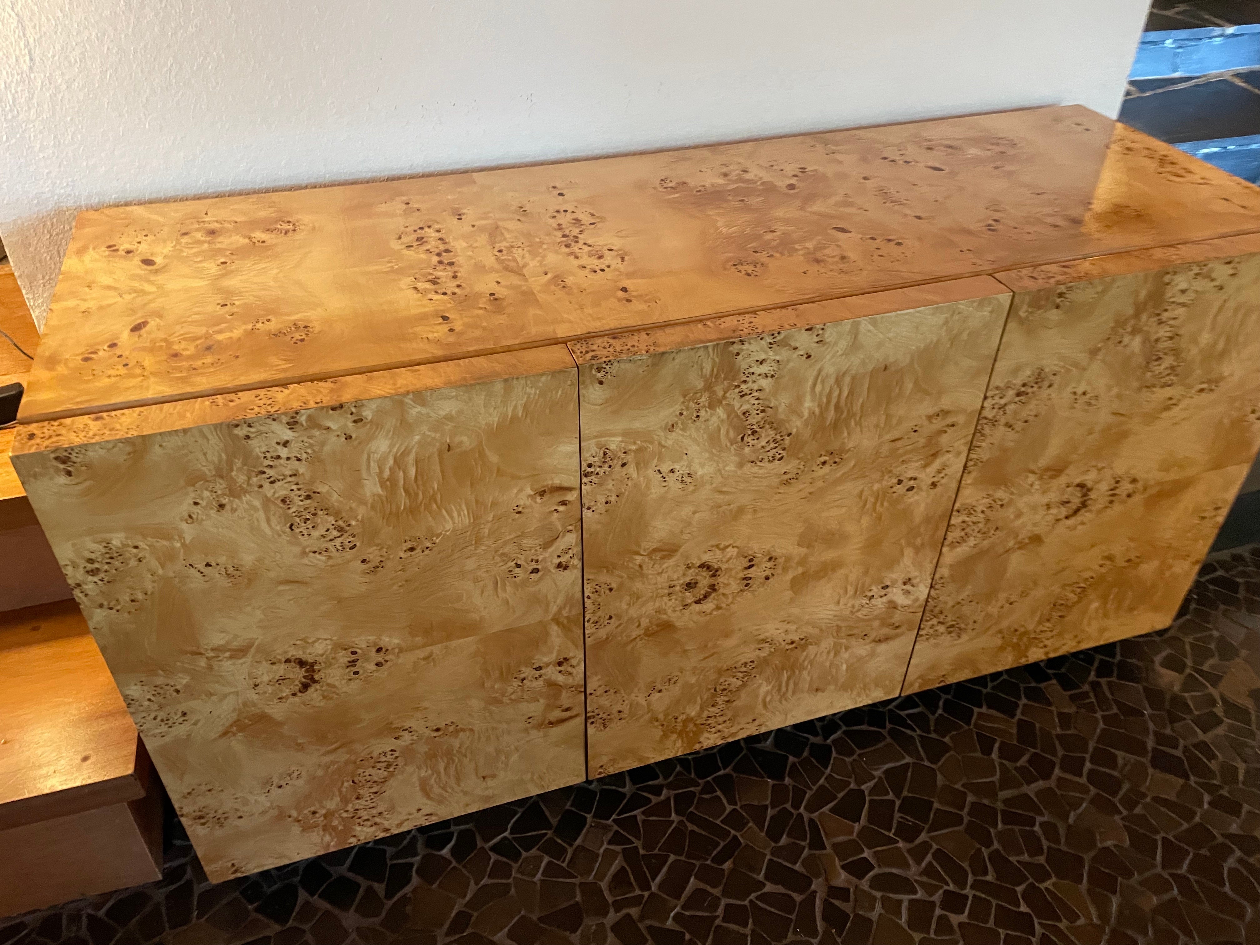 Stunning Burl Wood Credenza by Arthur Umanoff for Dillingham, Circa 1970s For Sale 4