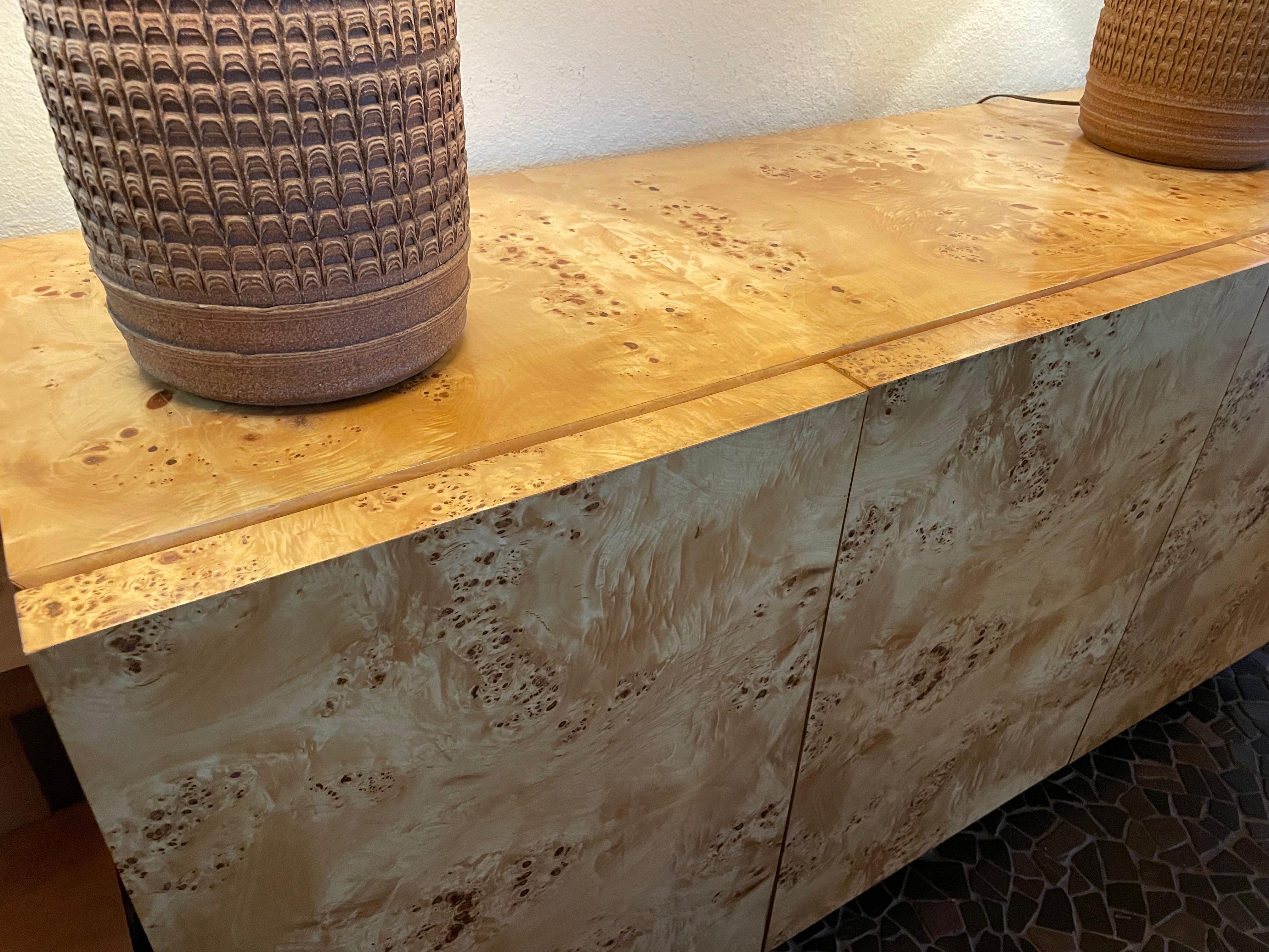 Stunning Burl Wood Credenza by Arthur Umanoff for Dillingham, Circa 1970s For Sale 10