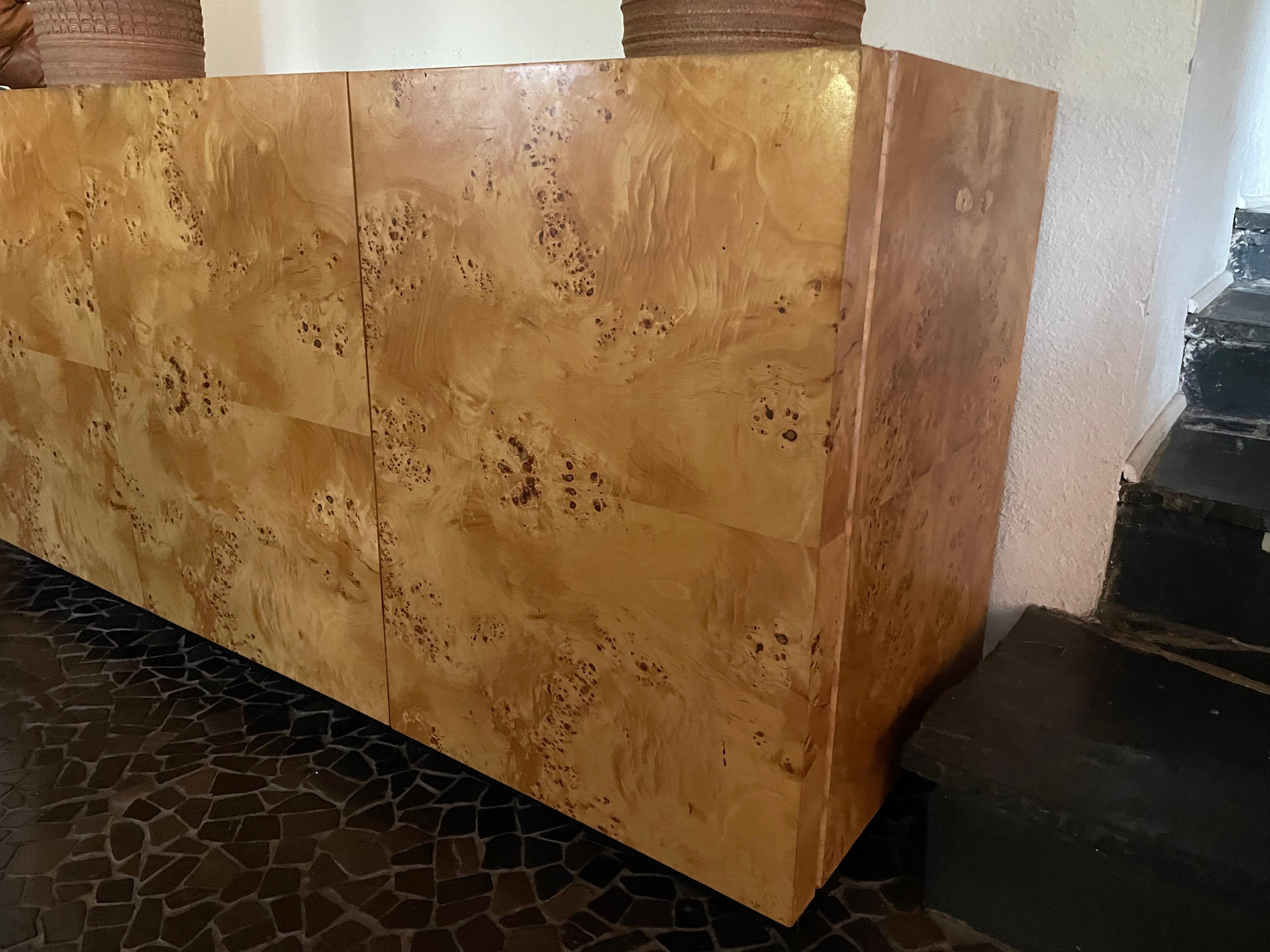 Stunning Burl Wood Credenza by Arthur Umanoff for Dillingham, Circa 1970s For Sale 12