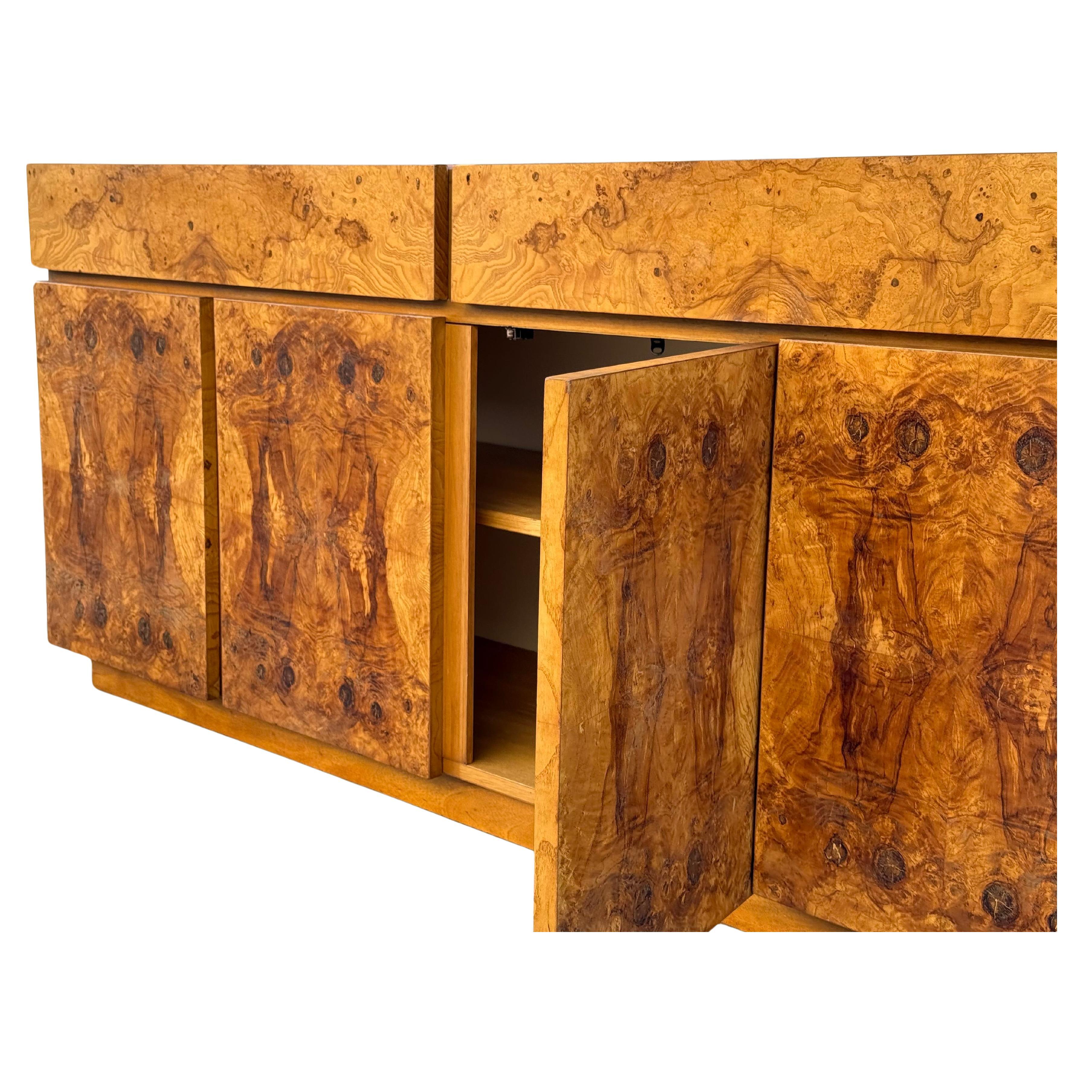 Stunning Burl Wood Credenza Dresser by Roland Carter for Lane, 1970s For Sale 2