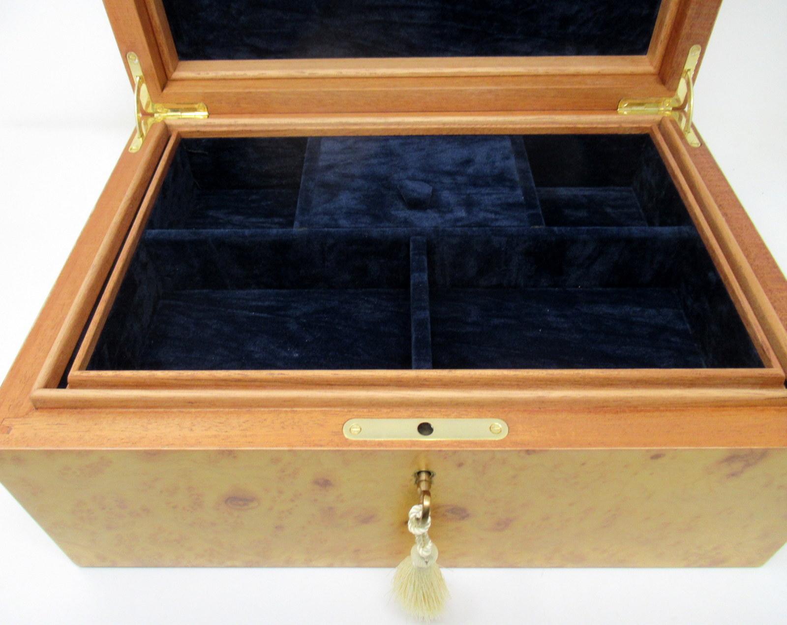 Stunning Burr Burl Walnut Wood Jewellery Box Casket Manning of Ireland Irish New 1