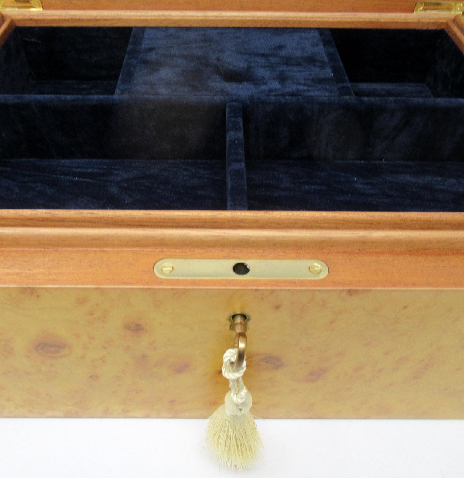 Stunning Burr Burl Walnut Wood Jewellery Box Casket Manning of Ireland Irish New 2