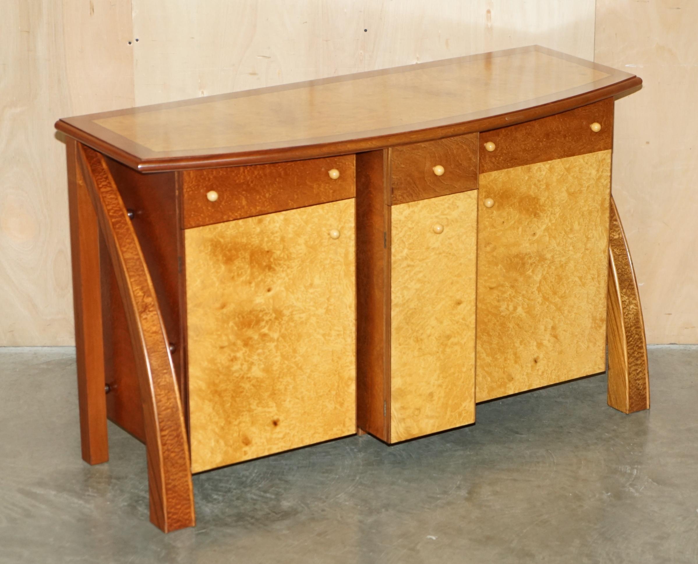 Royal House Antiques

The House Antiques a le plaisir de proposer à la vente ce superbe buffet original en loupe d'érable et bois de thuya d'Andrew Varah. 

Veuillez noter que les frais de livraison indiqués ne sont qu'un guide, ils ne couvrent que