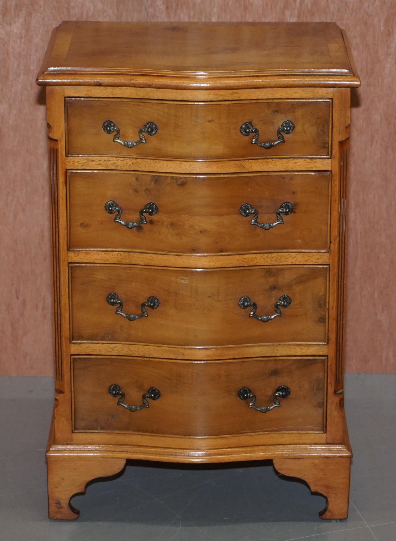 We are delighted to offer for sale this very nice vintage burr walnut side table sized chest of drawers made in the Georgian style

A good looking and well made piece, its very versatile, I see it being used as a luxury lamp or wine table but