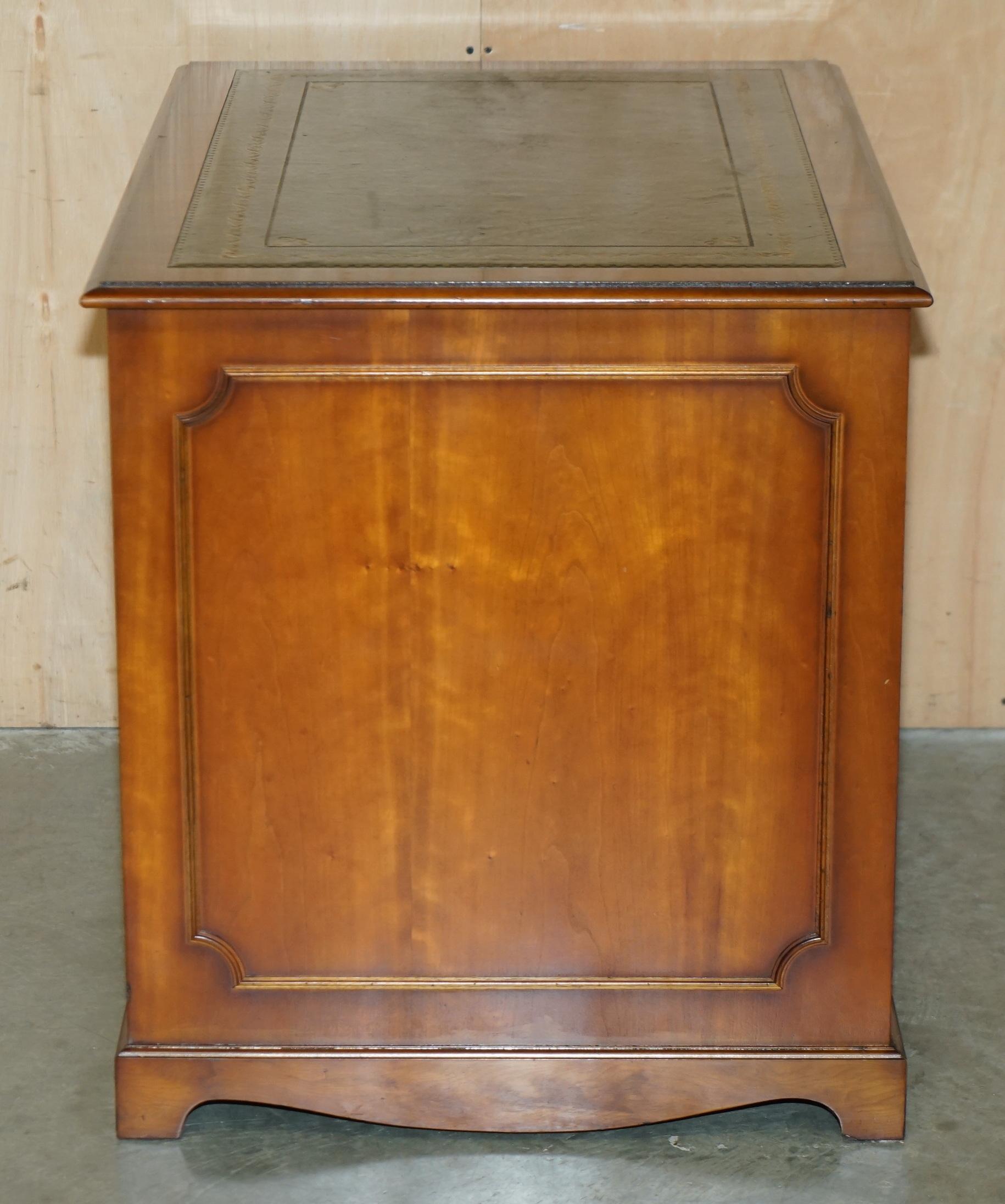 STUNNING BURR YEW WOOD GREEN LEATHER EXTRA LARGE QUAD DRAWERS FILING CABiNET For Sale 3