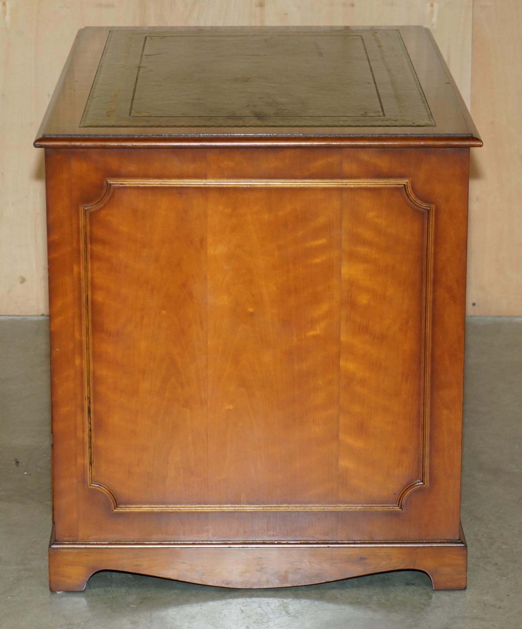 STUNNING BURR YEW WOOD GREEN LEATHER EXTRA LARGE QUAD DRAWERS FILING CABiNET For Sale 5