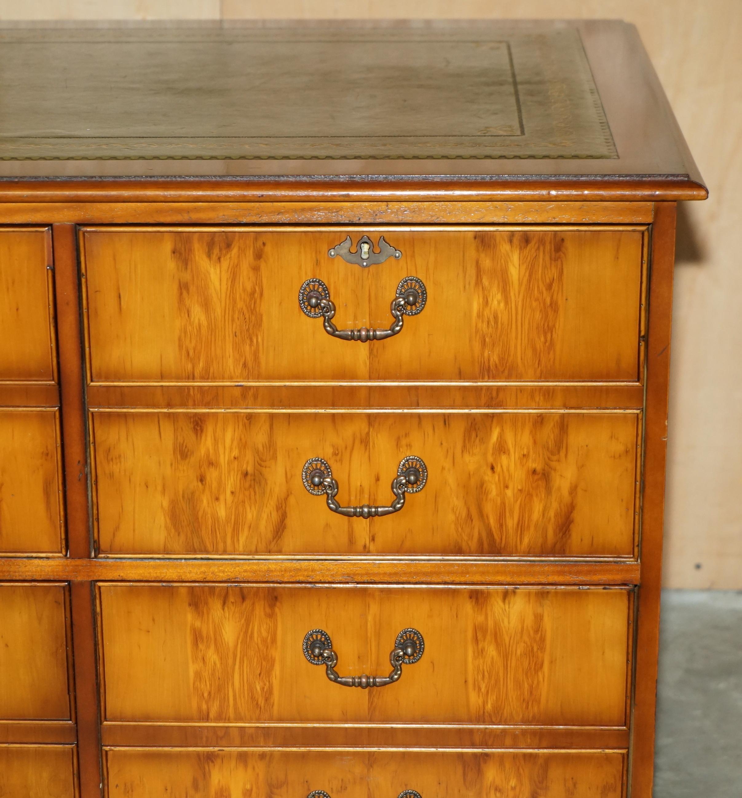 STUNNING BURR YEW WOOD GREEN LEATHER EXTRA LARGE QUAD DRAWERS FILING CABiNET In Good Condition For Sale In West Sussex, Pulborough