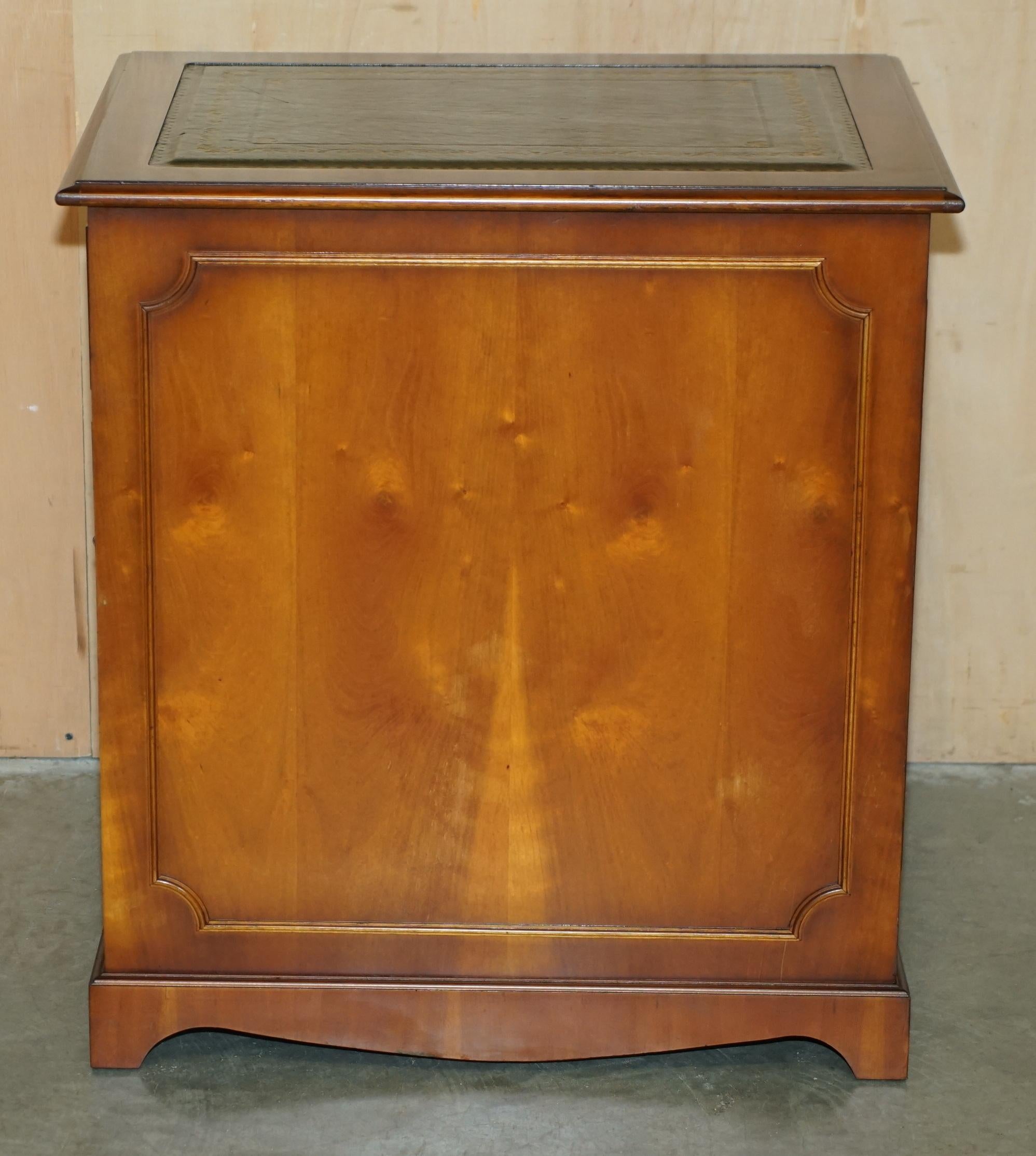 STUNNiNG BURR YEW WOOD GREEN LEATHER TOPPED DRAWERS FILING CABINET PART OF SUITE in vendita 4