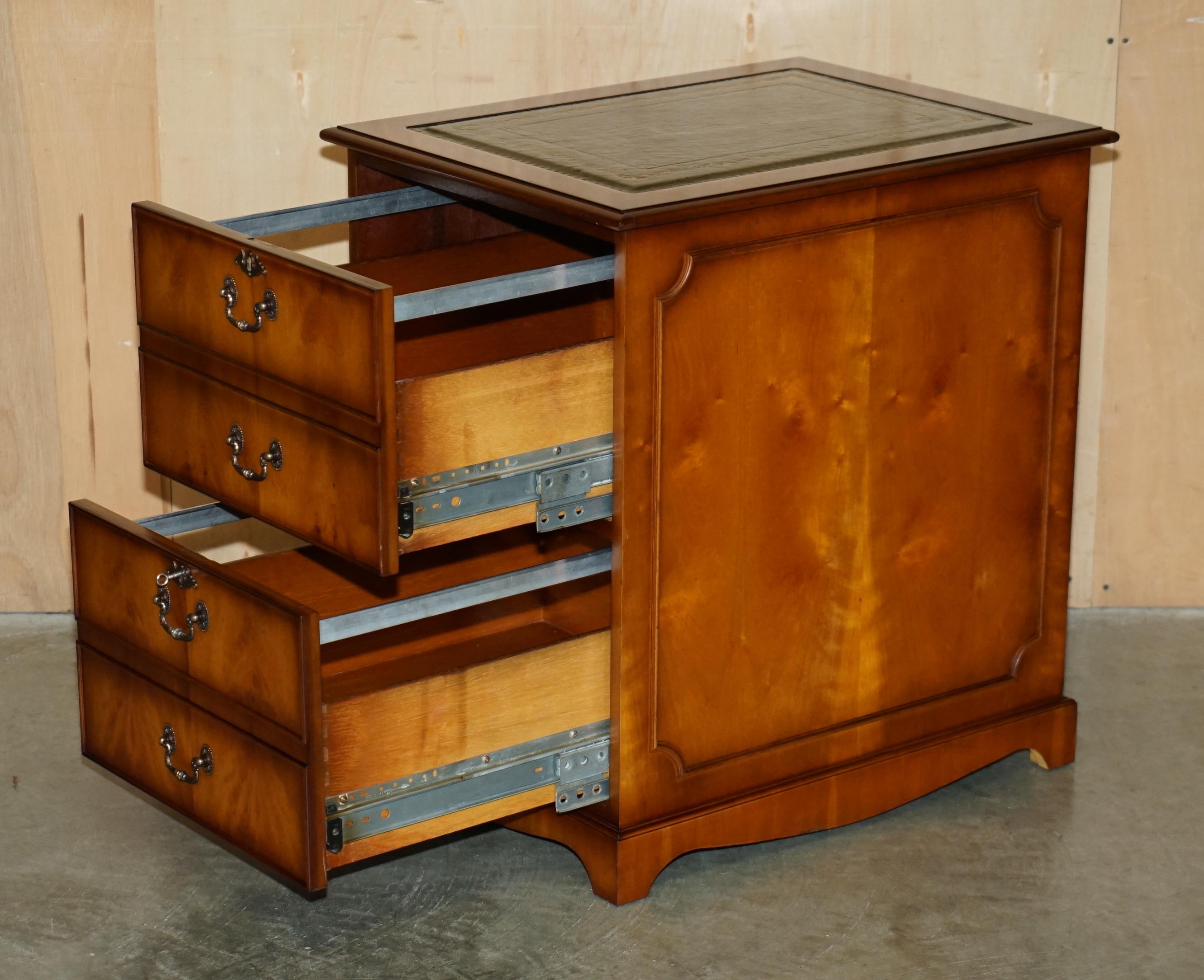 STUNNiNG BURR YEW WOOD GREEN LEATHER TOPPED DRAWERS FILING CABINET PART OF SUITE in vendita 5