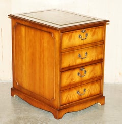 ESTÚNIDO ARMARIO DE ARCHIVO DE MADERA DE NOGAL VERDE CON TAPIZ DE CUERO PARTE DE LA HABITACIÓN